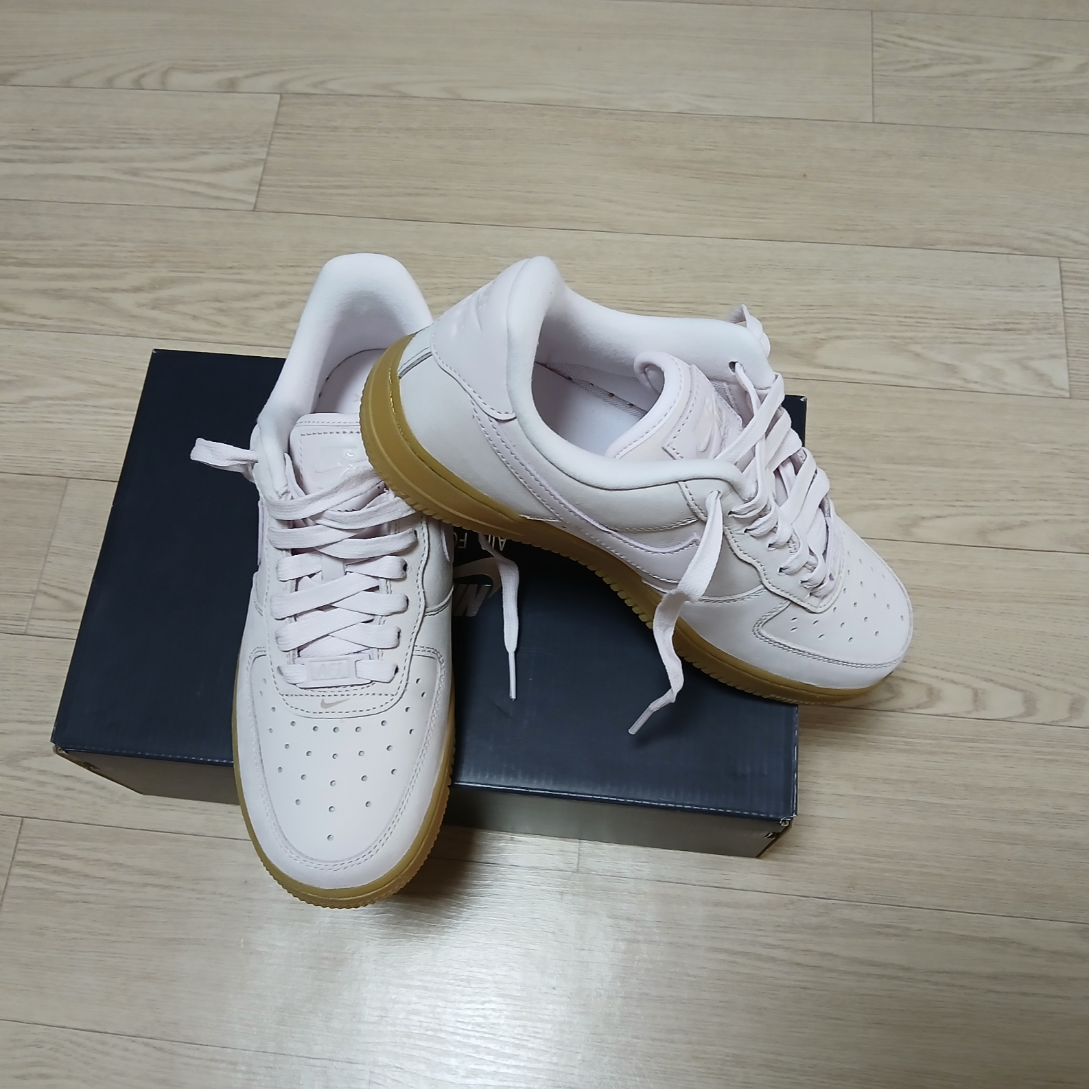 (W) Nike Air Force 1 PRM MF Pearl Pink 착용 스타일