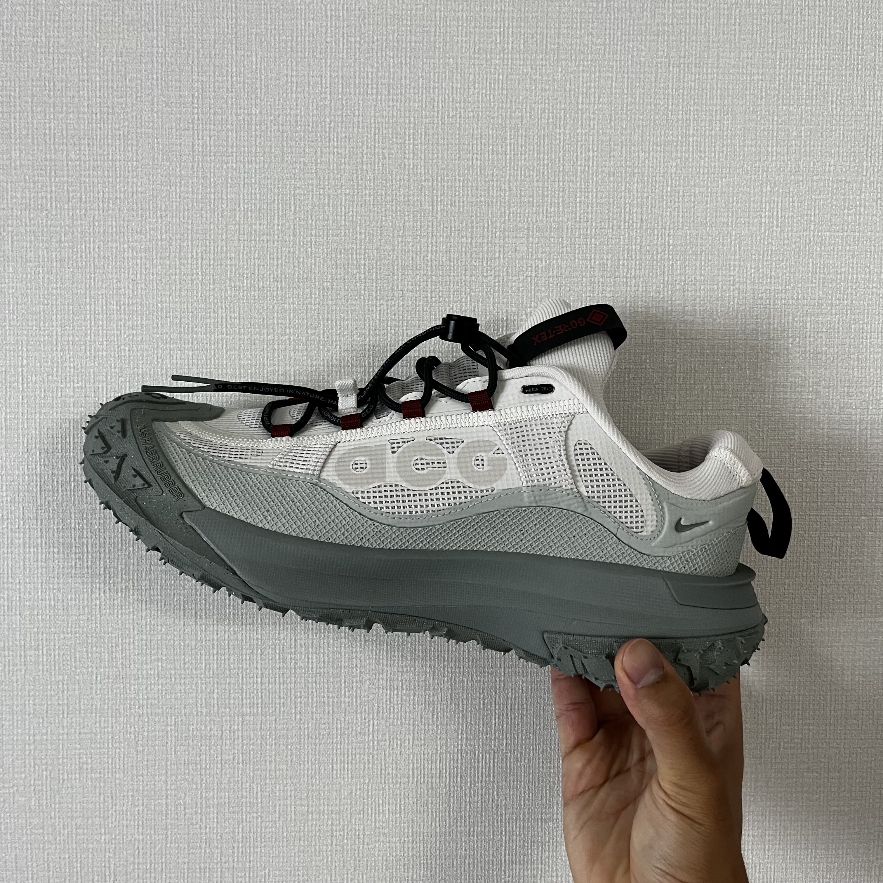 Nike ACG Mountain Fly 2 Low Gore-Tex Phantom Dark Smoke Grey 착용 스타일