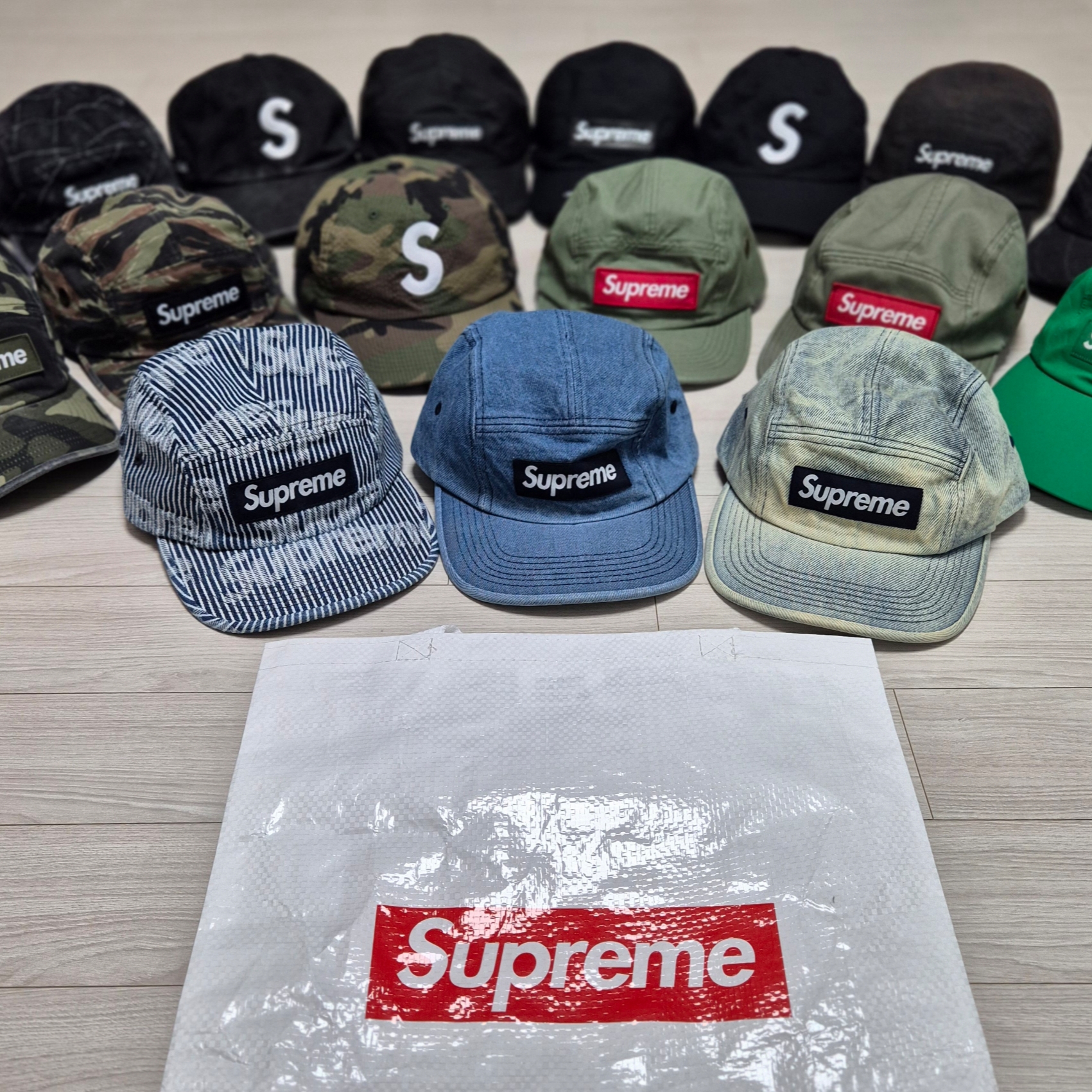 Supreme Denim Camp Cap Stripe - 24SS, Supreme Washed Chino Twill Camp Cap Dirty Indigo - 24SS 착용 스타일 - 2