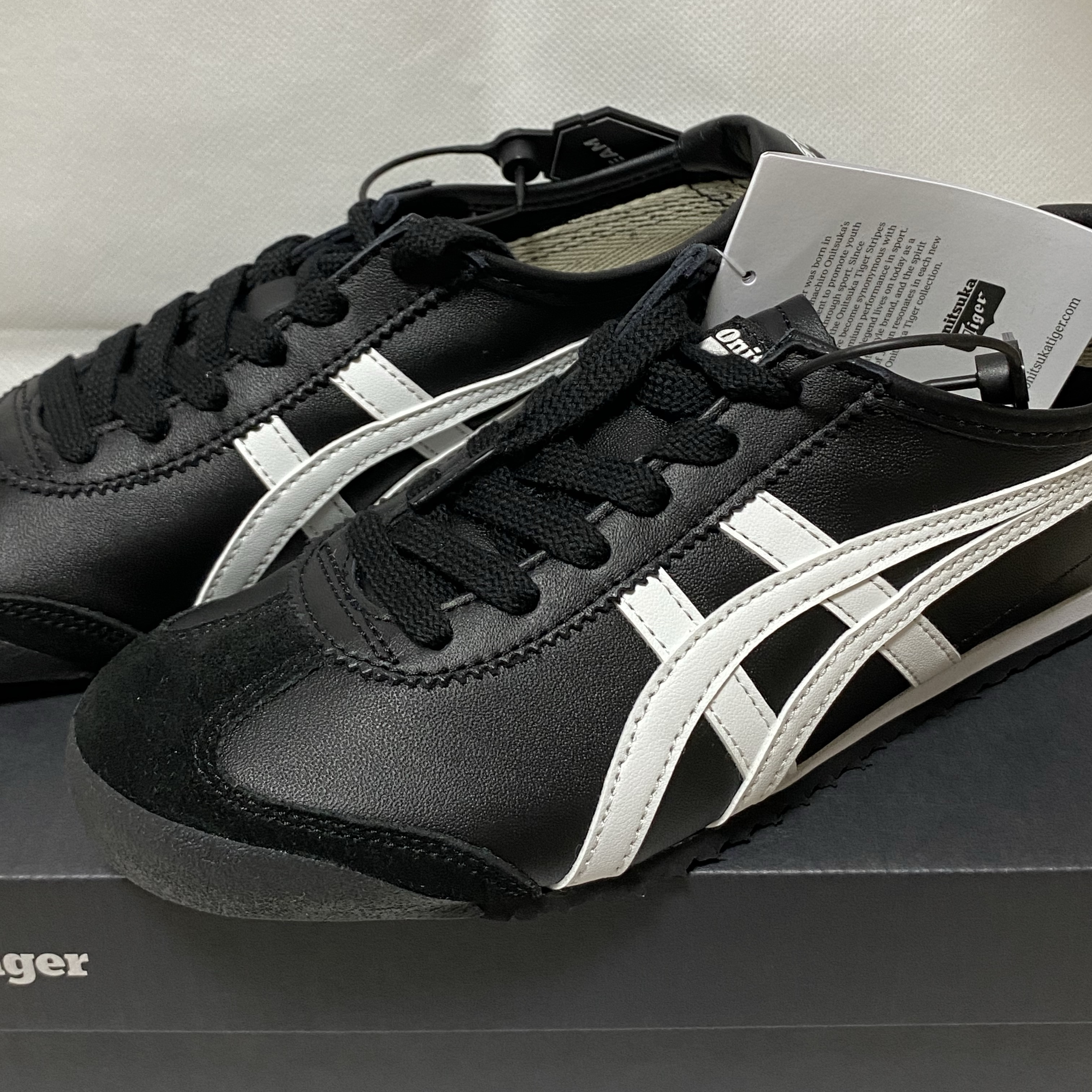 Onitsuka Tiger Mexico 66 Black White 착용 스타일 - 1