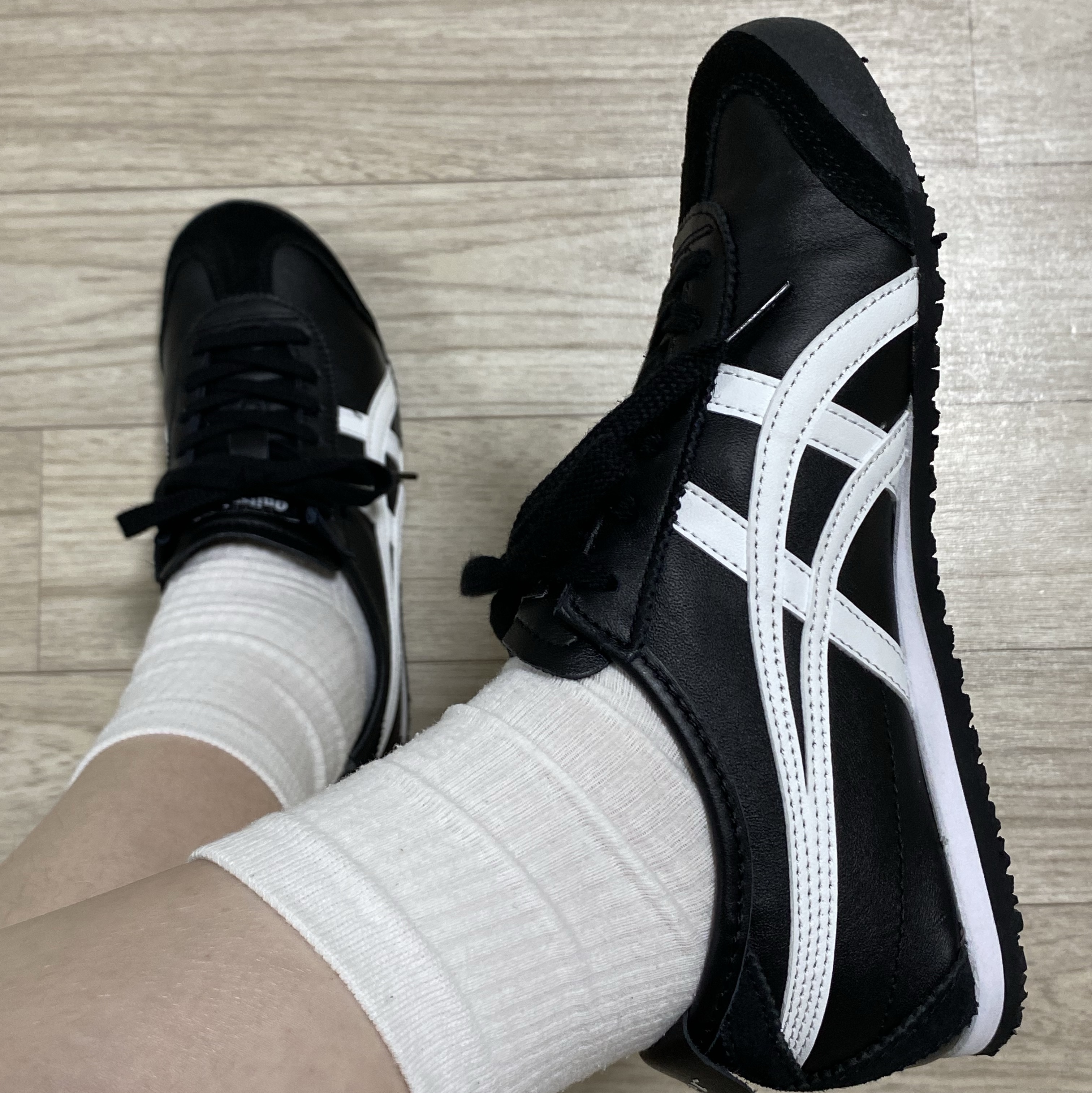 Onitsuka Tiger Mexico 66 Black White 착용 스타일 - 3