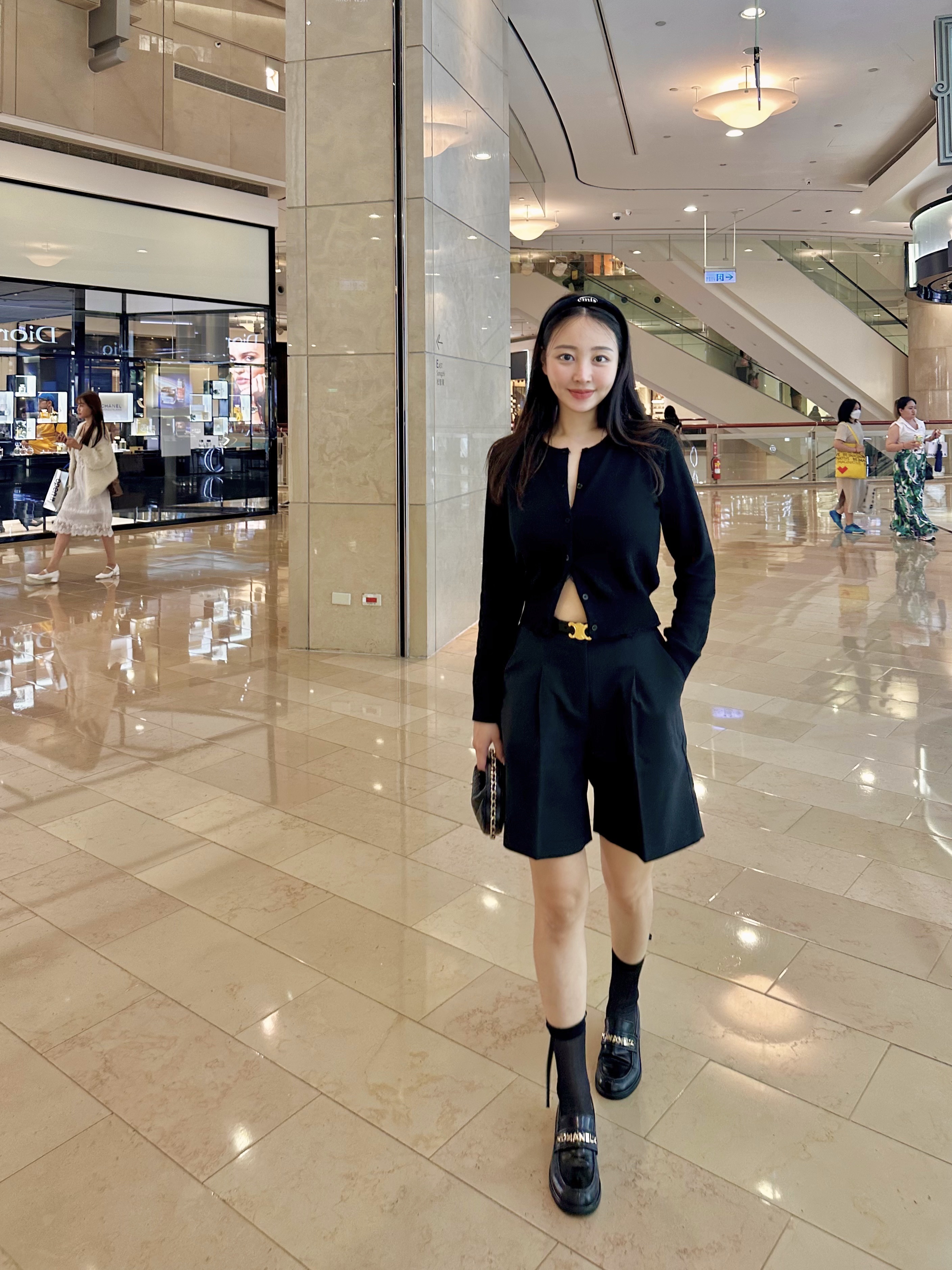 (W) Emis New Logo Hairband Black, Chanel Chain Trimming Pouch Black Gold Lambskin 착용 스타일 - 2