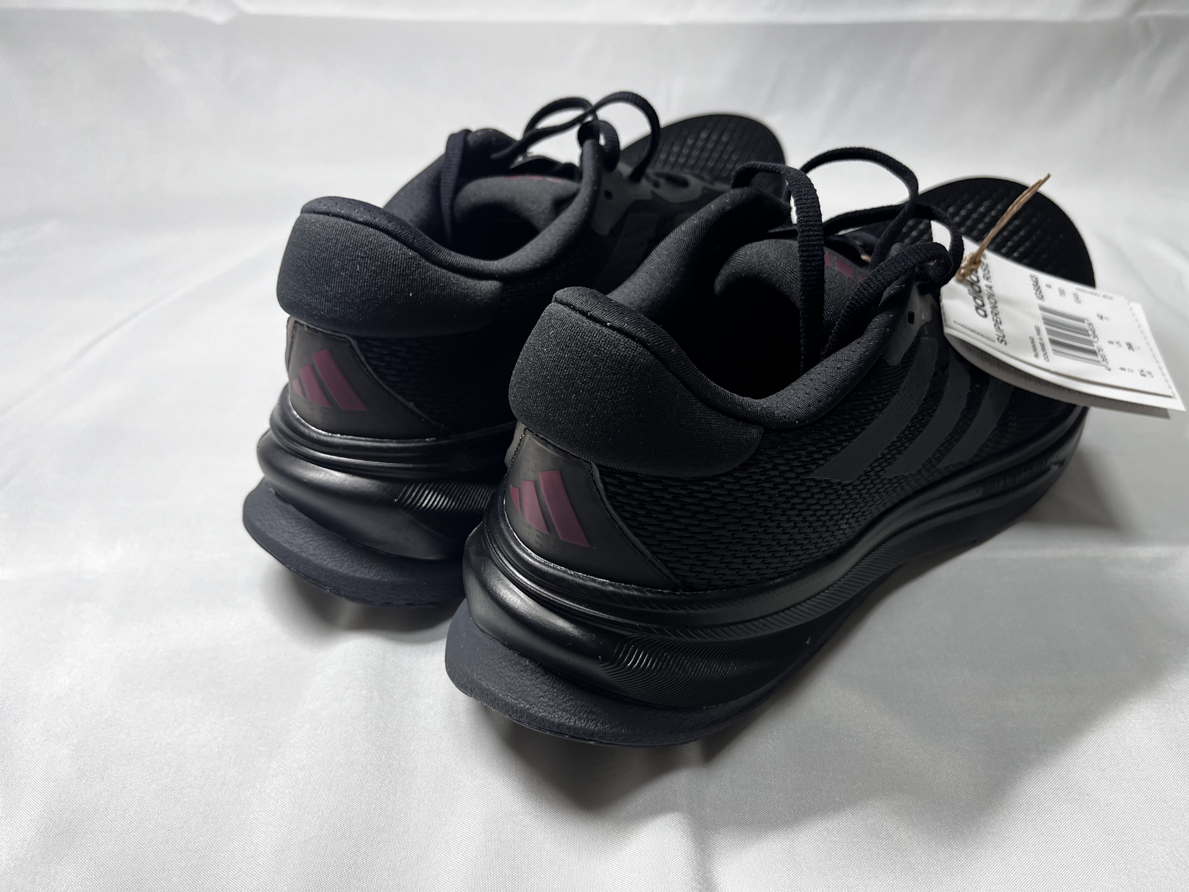 Adidas Supernova Rise Core Black Shadow Red 착용 스타일 - 2