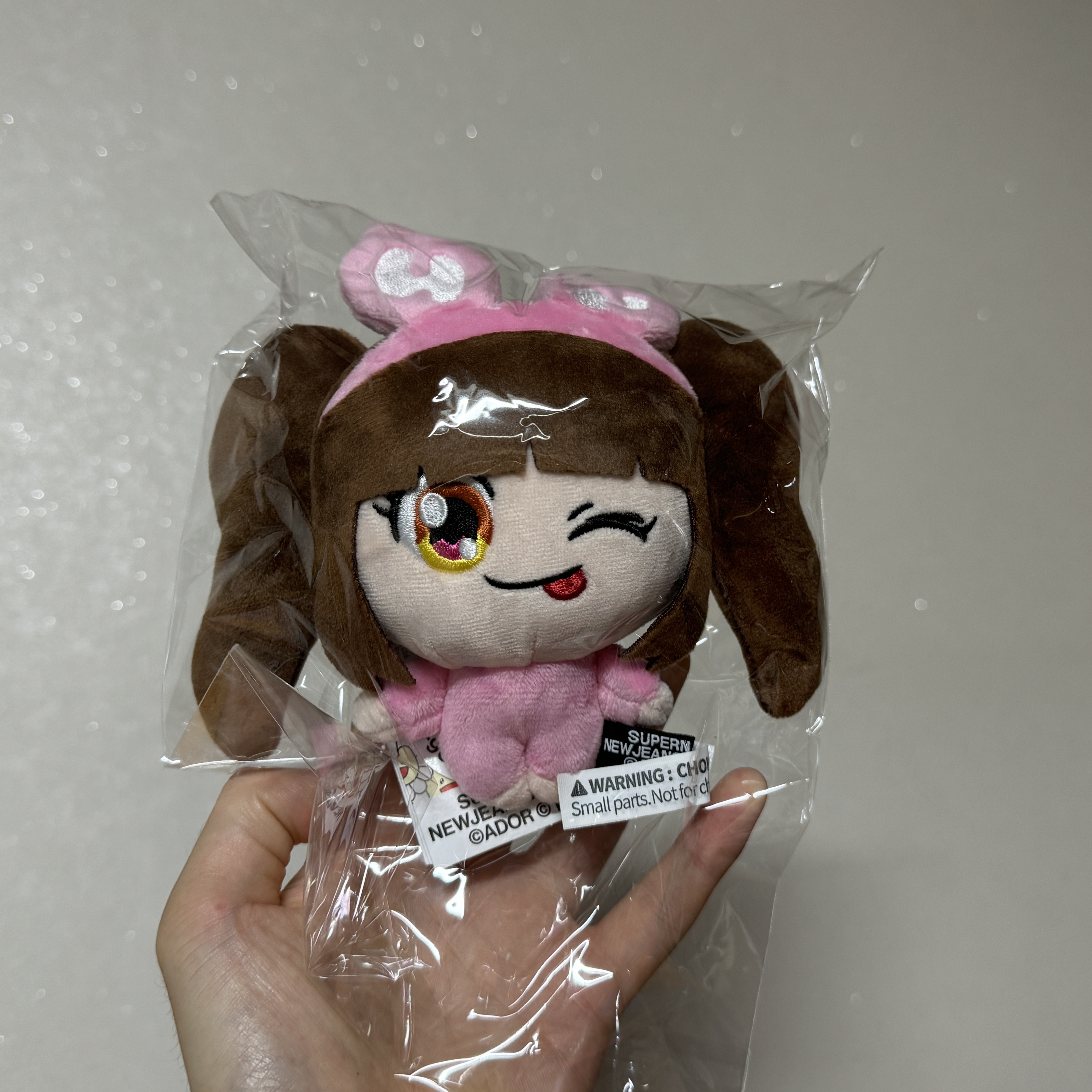 NewJeans x Murakami Plush Keyring Hanni 착용 스타일