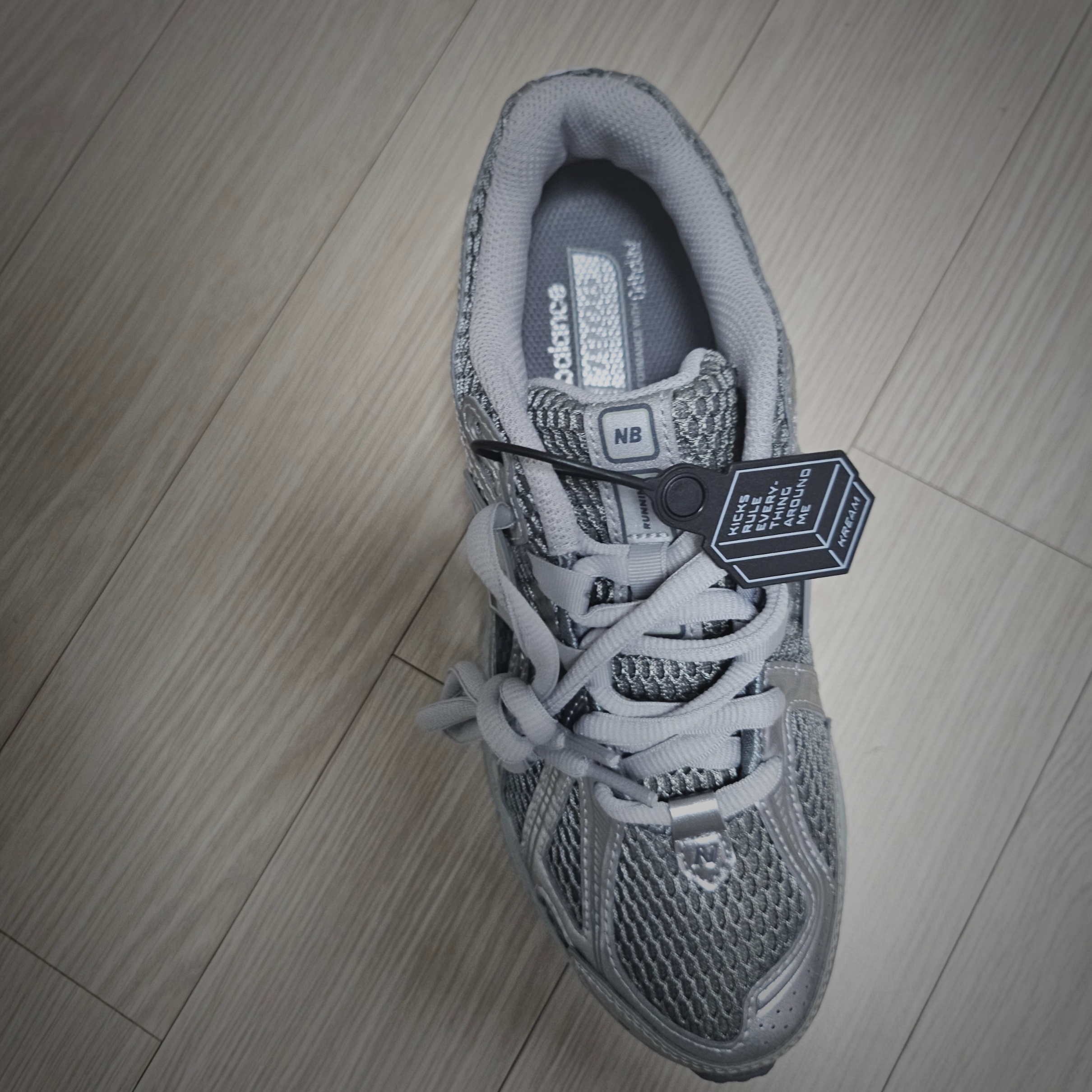 New Balance 1906R Harbor Grey Silver Metalic 착용 스타일 - 1