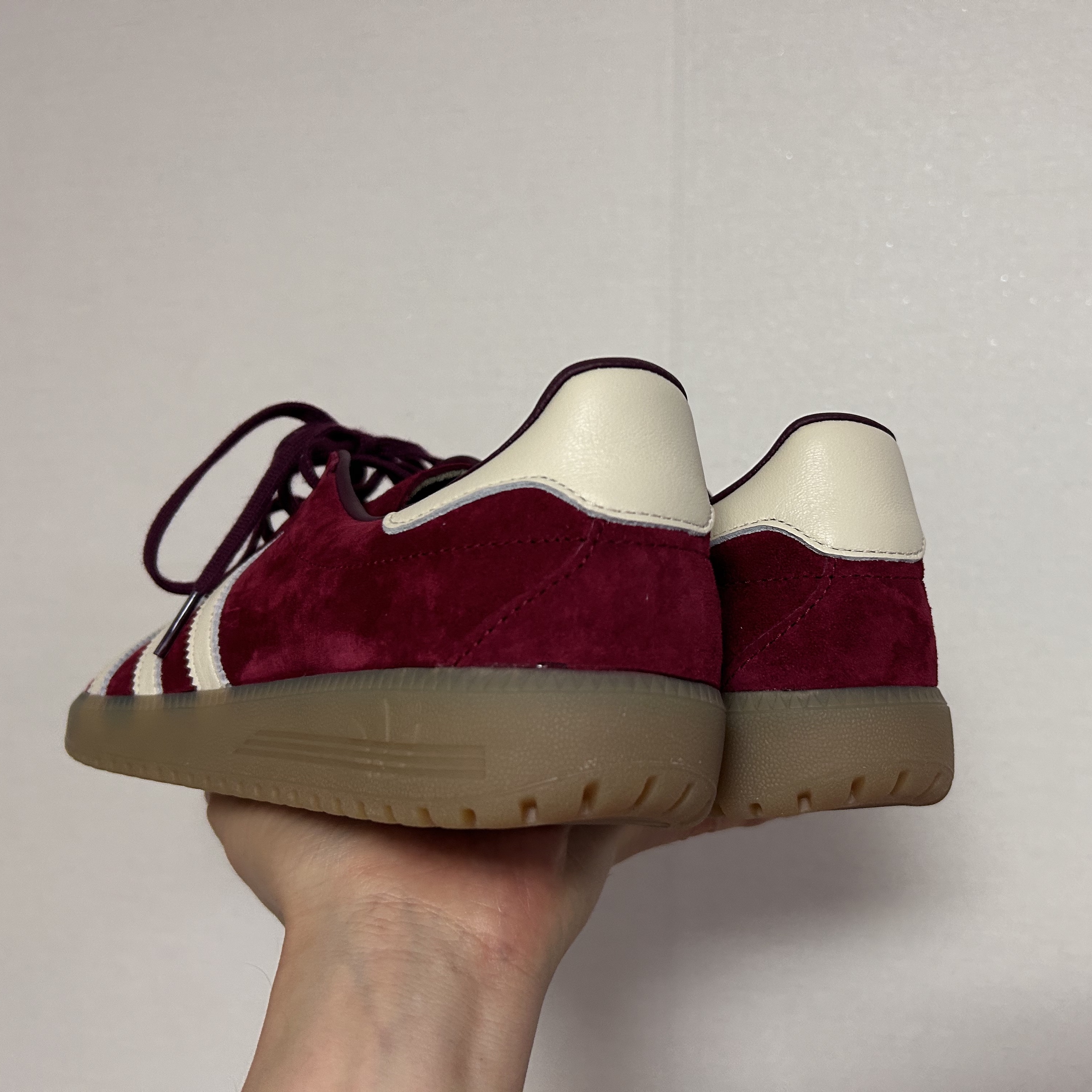 Adidas Bermuda College Burgundy 착용 스타일 - 3
