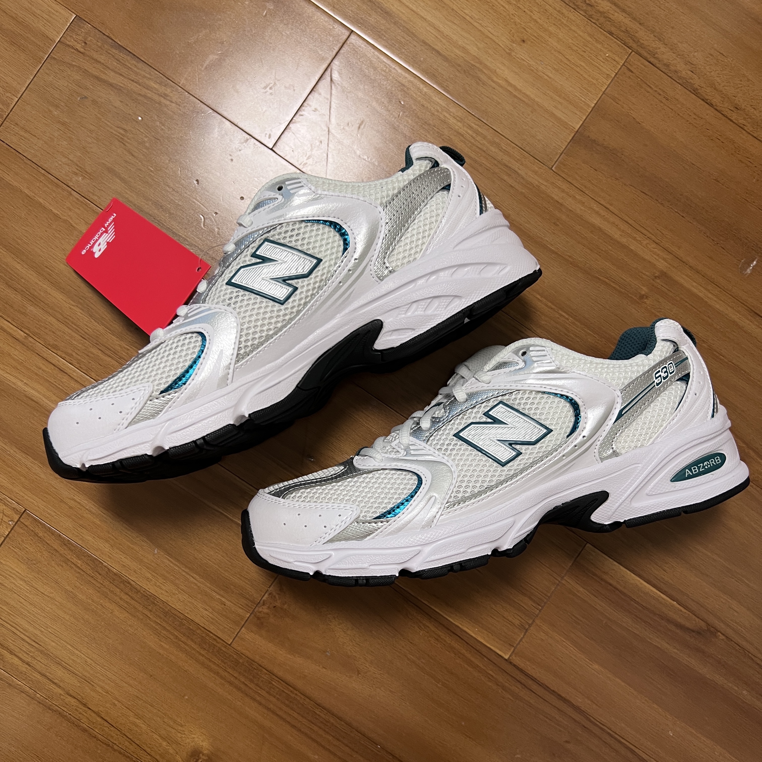 New Balance 530 White Mint 착용 스타일