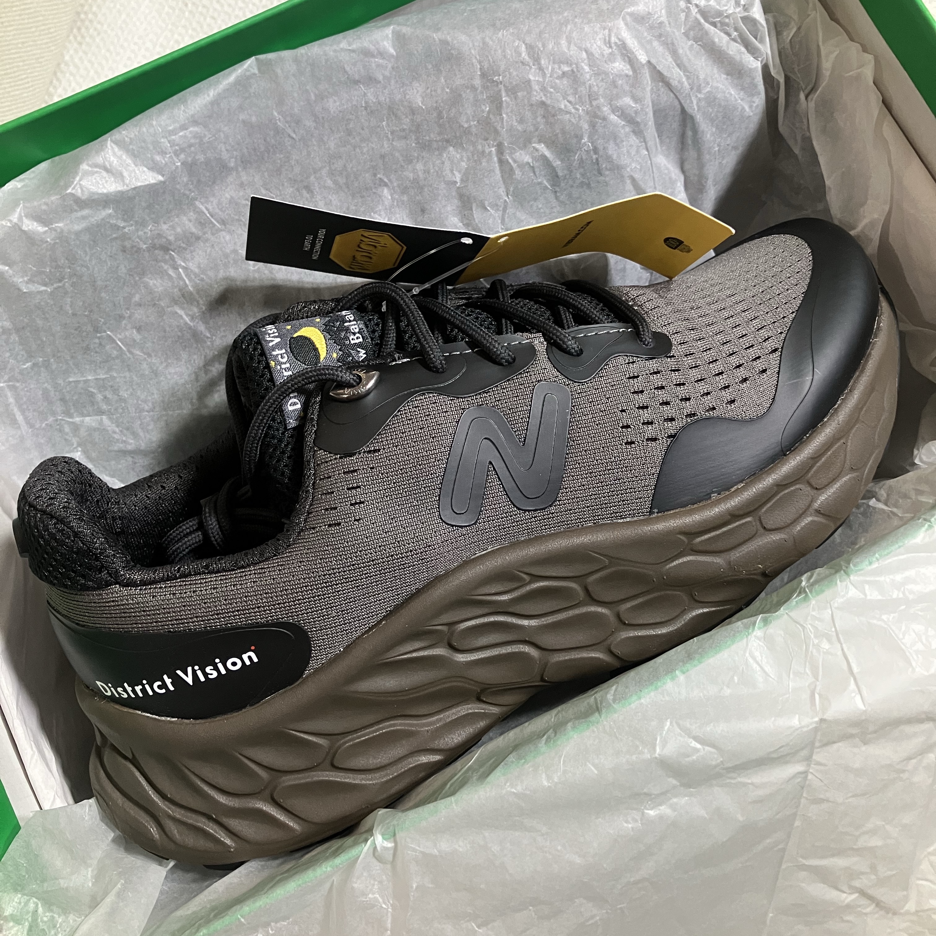 New Balance x District Vision Fresh Foam X More Trail v3 Falcon Slate Black - D Standard 착용 스타일