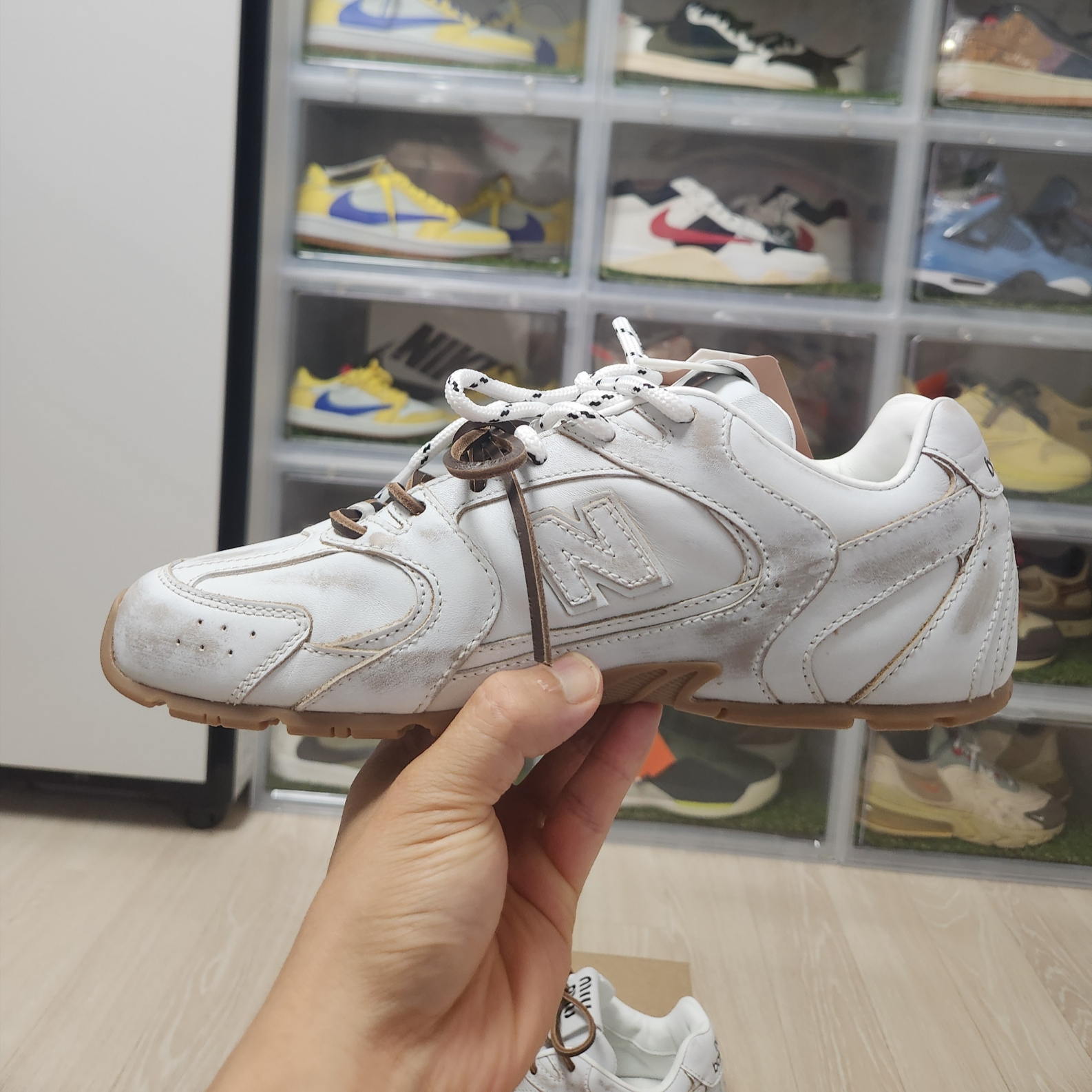 (W) New Balance x Miu Miu 530 SL Leather Sneakers White 착용 스타일 - 6