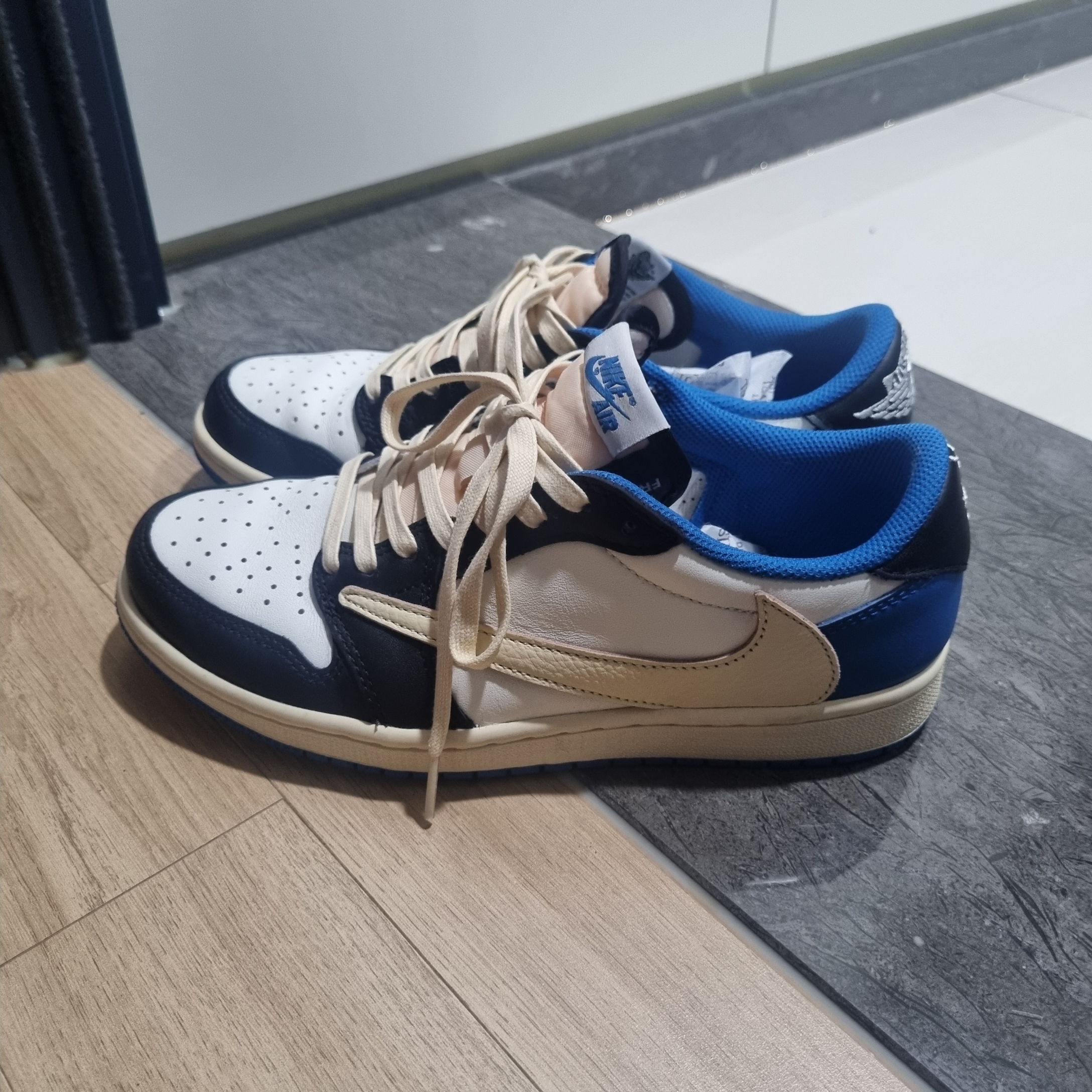 Jordan 1 x Travis Scott x Fragment Retro Low OG SP Military Blue 착용 스타일