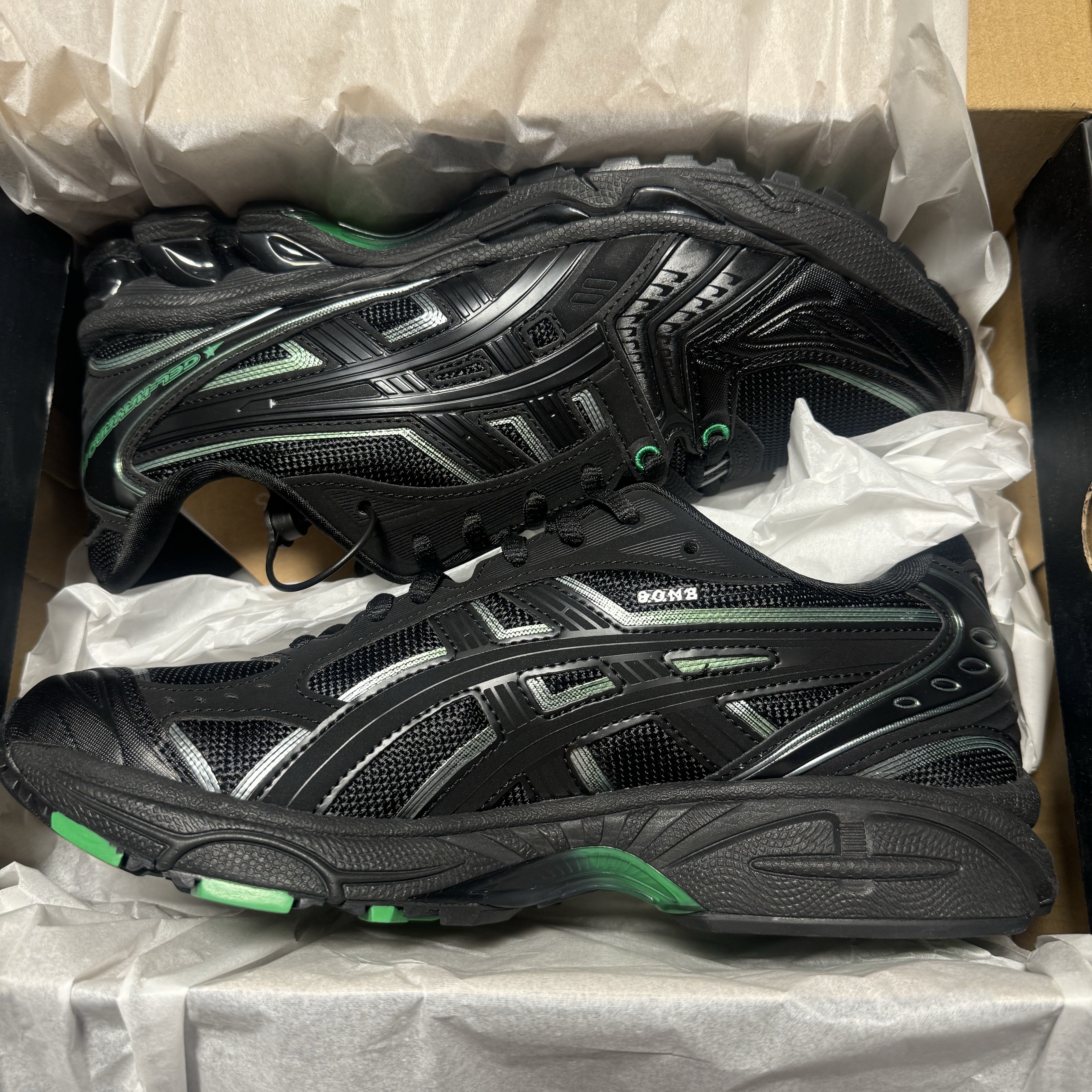 Asics x 8ON8 Gel-Kayano 14 Black Green 착용 스타일
