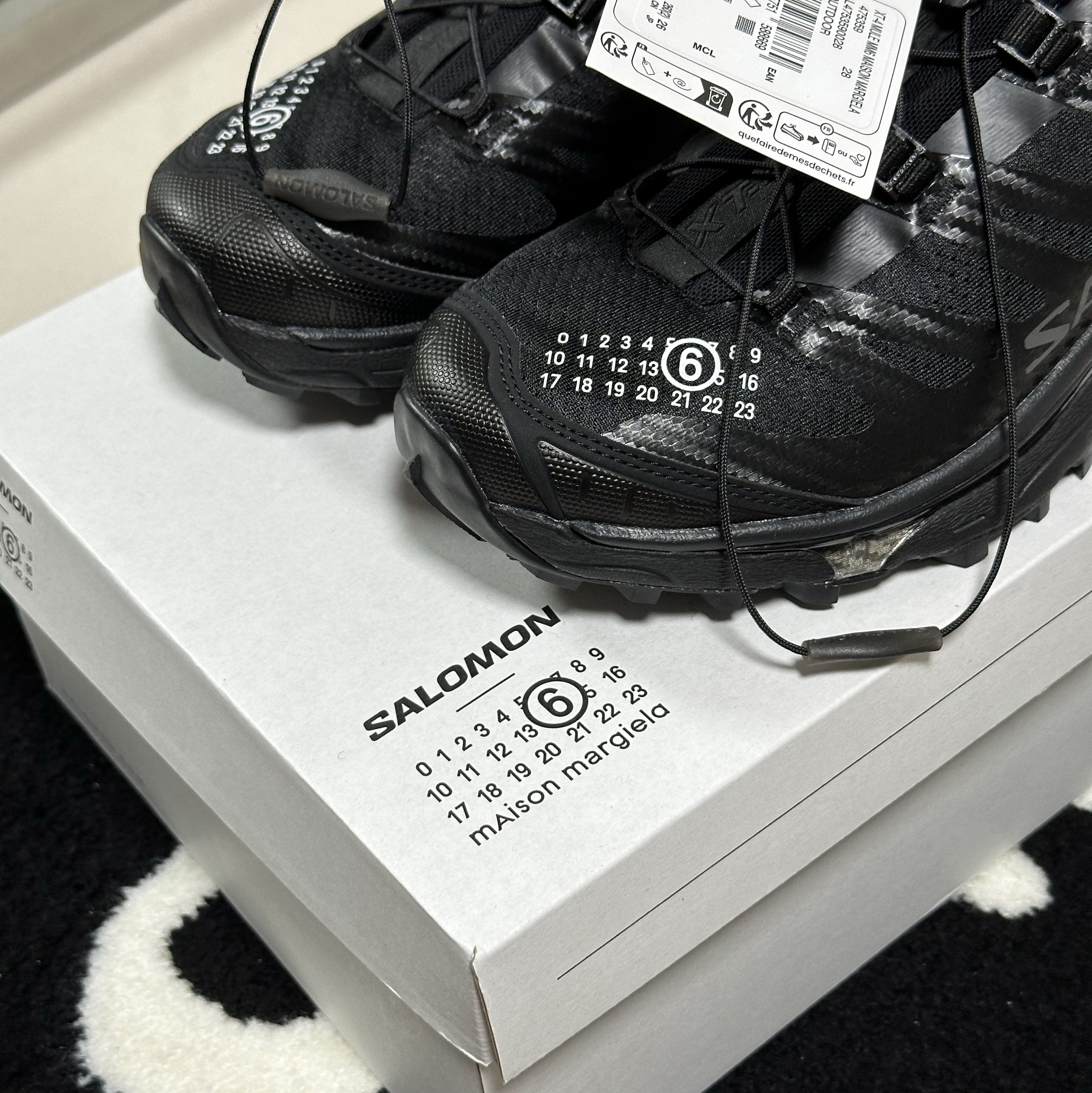 Salomon x MM6 Maison Margiela XT-4 Mule Black 착용 스타일 - 1