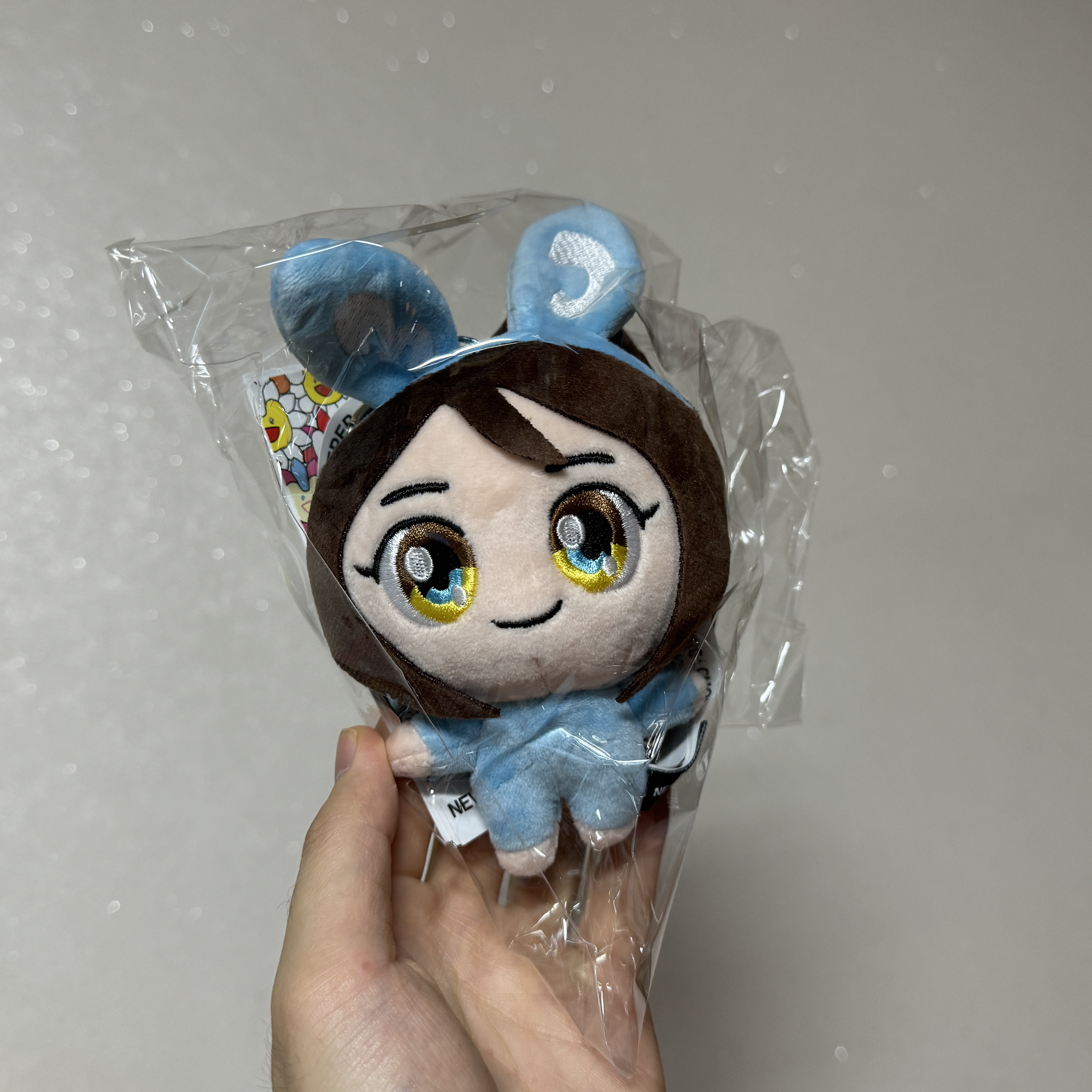 NewJeans x Murakami Plush Keyring Minji 착용 스타일