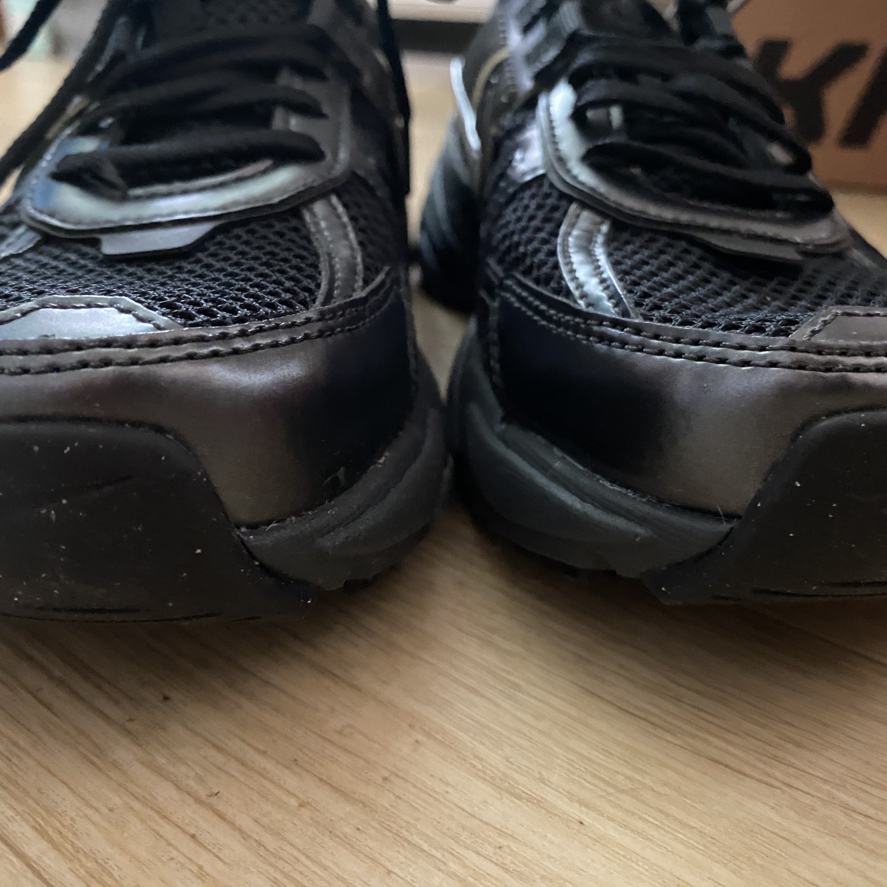 Nike V2K Run Black Anthracite 착용 스타일 - 1