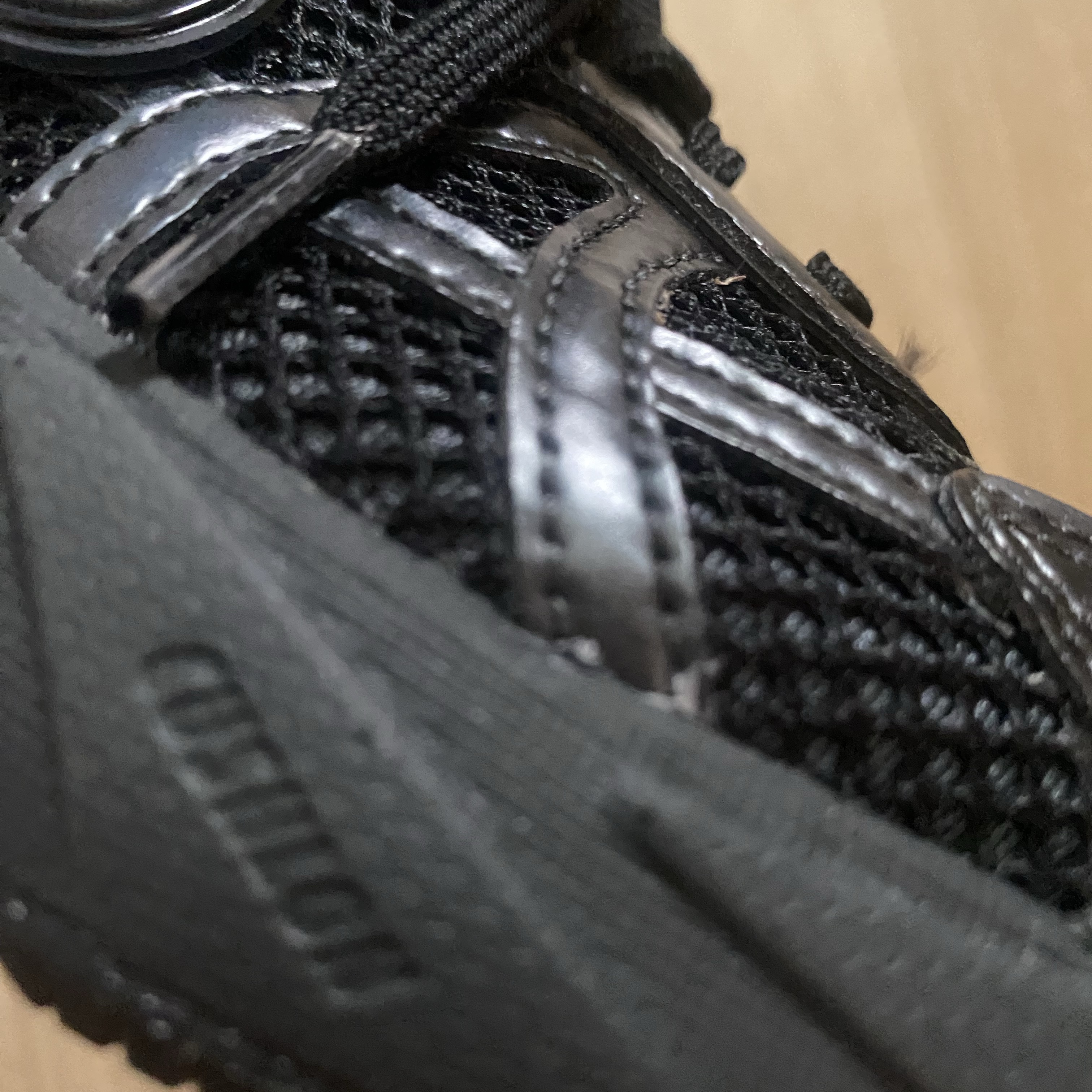 Nike V2K Run Black Anthracite 착용 스타일 - 3