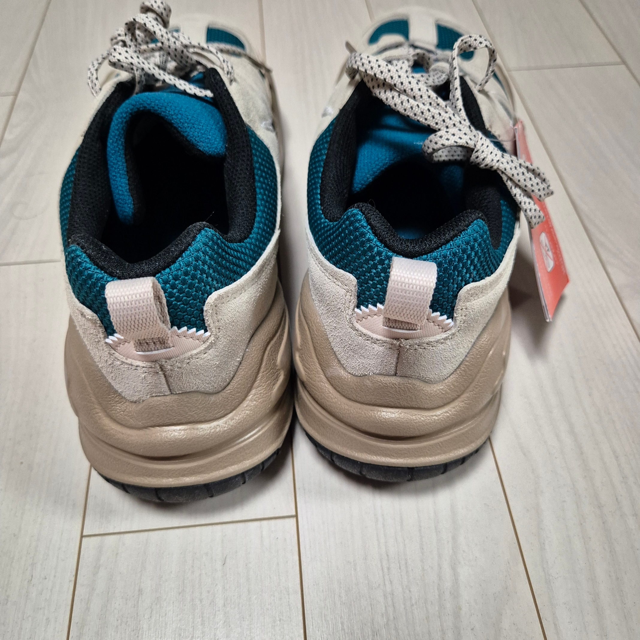 Nike Tech Hera Light Orewood Brown Geode Teal 착용 스타일 - 4