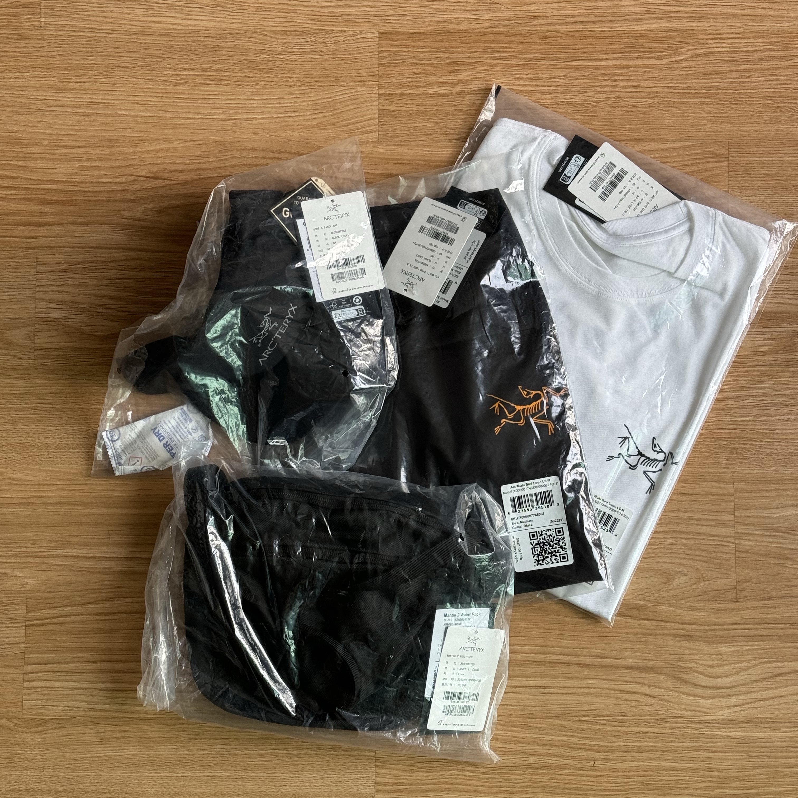 Arc'teryx Mantis 2 Waistpack Black II, Arc'teryx Gore 5 Panel Cap Black 착용 스타일