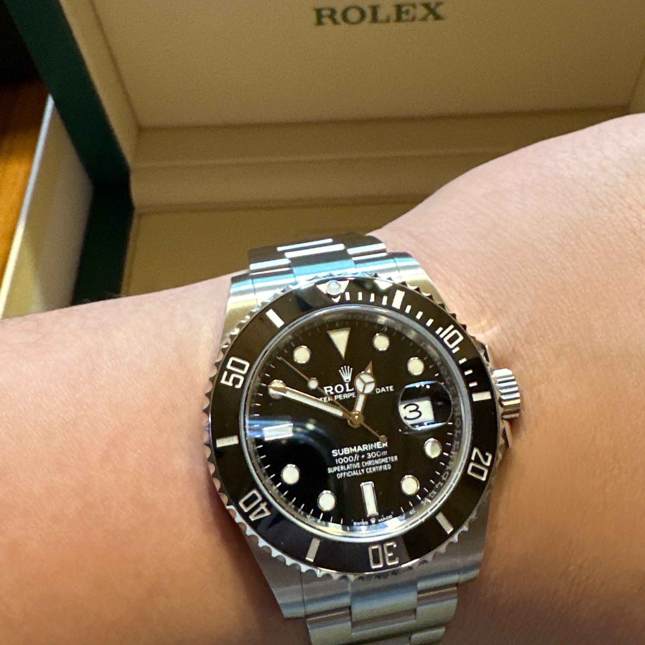 Rolex Submariner Date 41mm 126610LN Black Oyster 착용 스타일