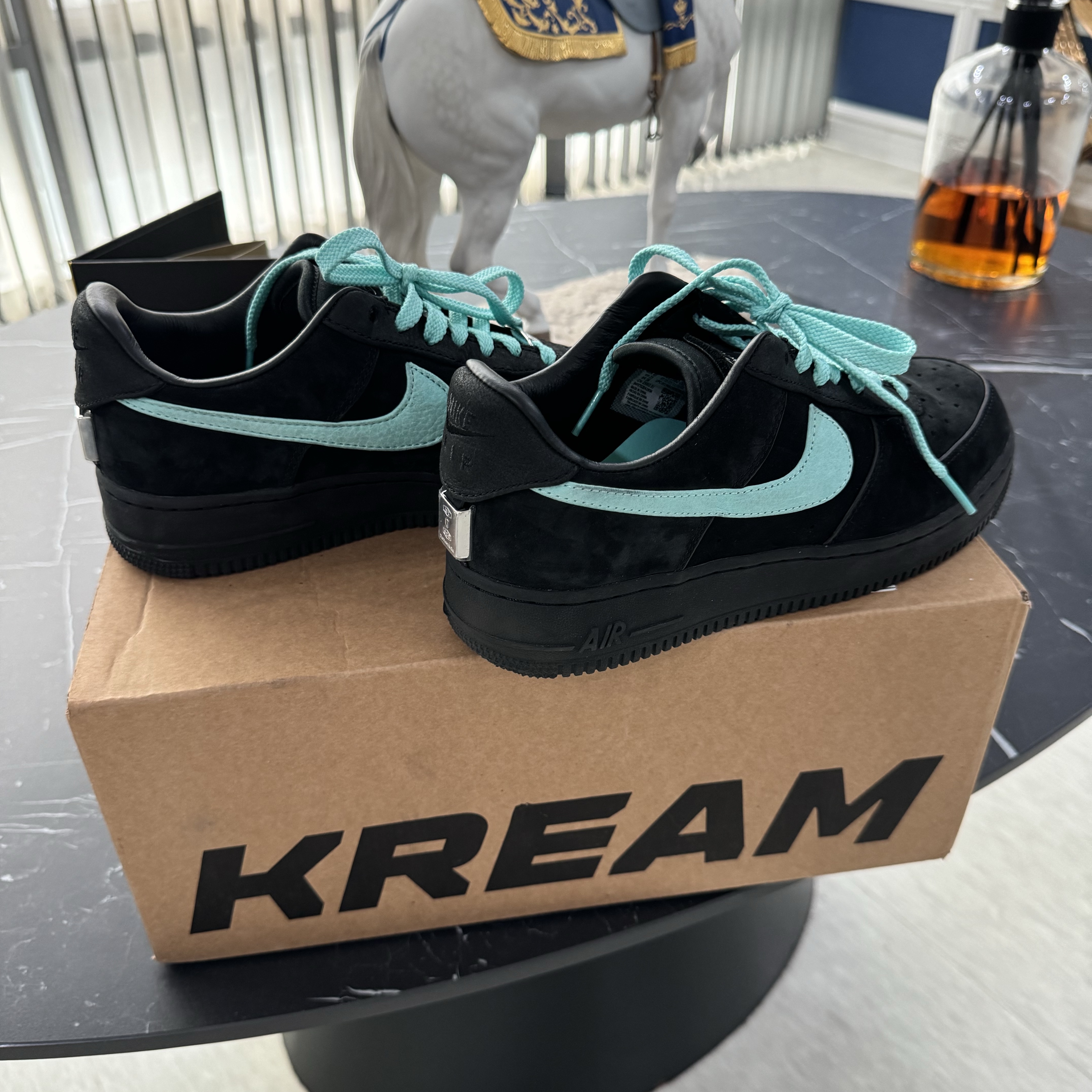 Nike x Tiffany & Co. Air Force 1 Low SP 1837 착용 스타일 - 2