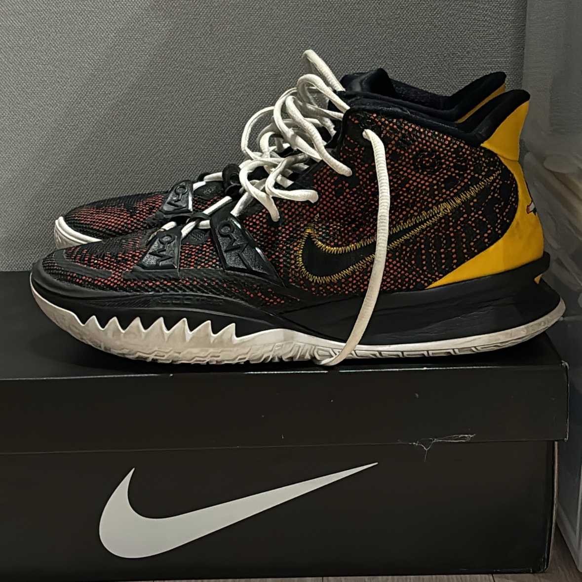 Nike Kyrie 7 EP Raygun 착용 스타일