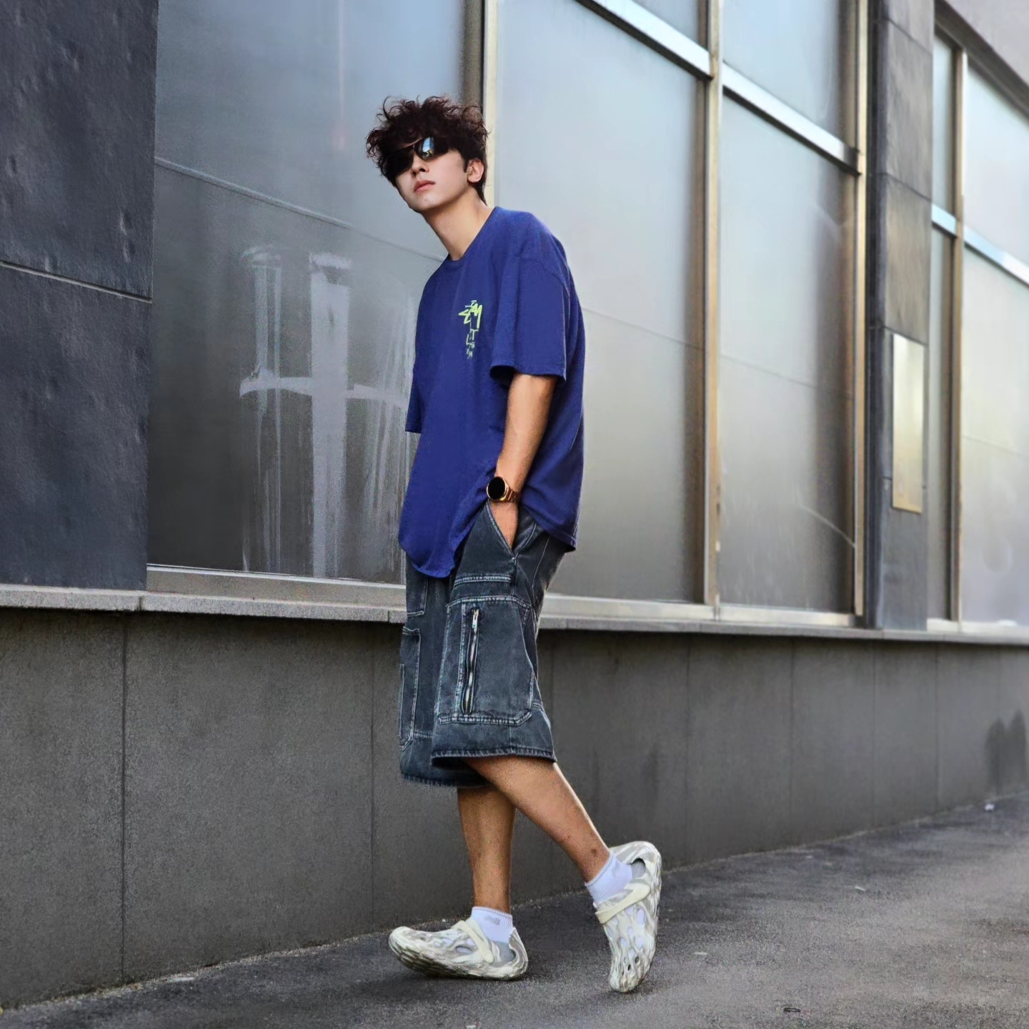 Stussy x Our Legacy Surfman Pigment Dyed T-Shirt Blueberry, Samsung Galaxy Watch6 44mm LTE Silver (Korean Ver.) 착용 스타일 - 1