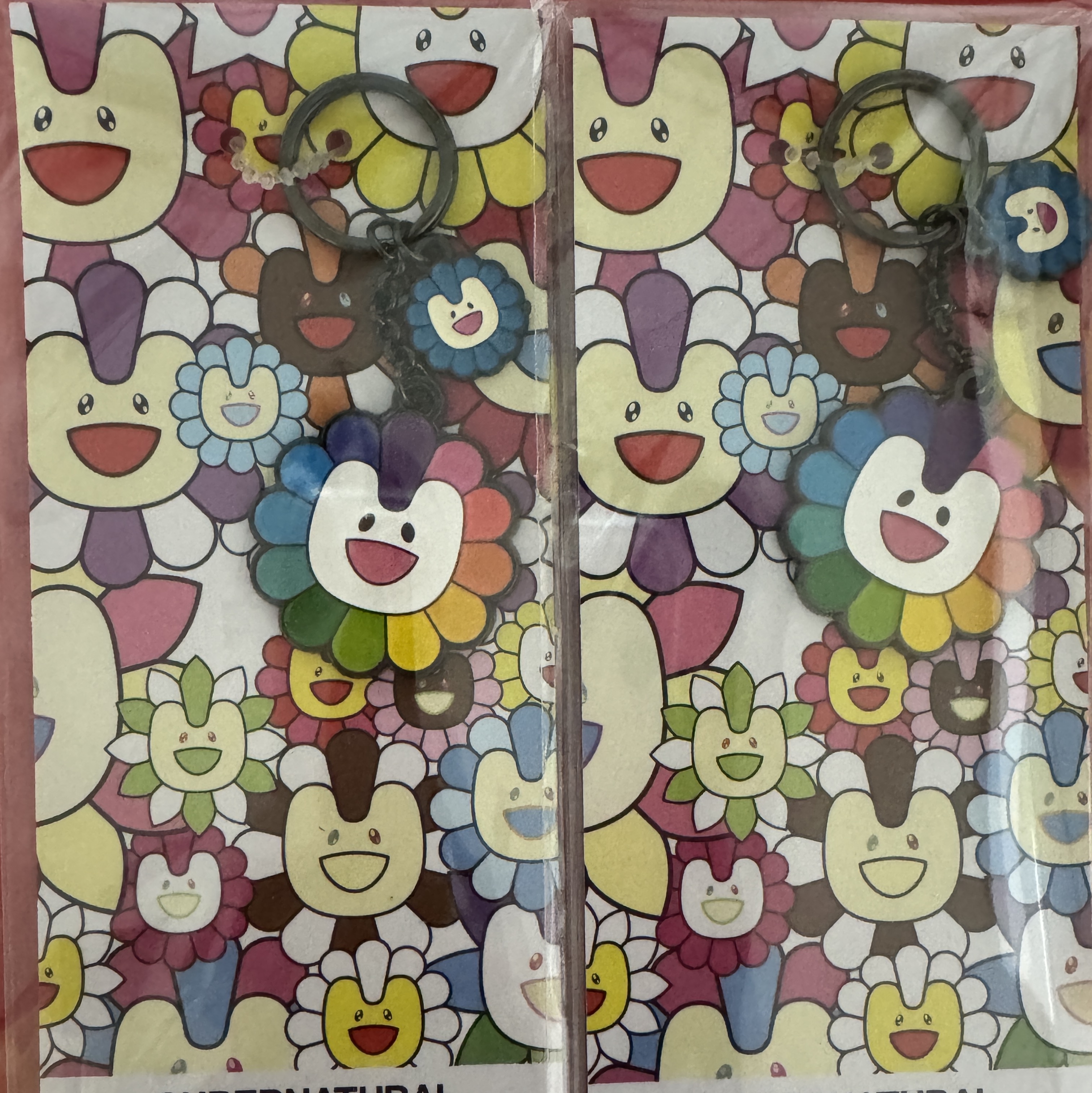 NewJeans x Murakami Metal Keyring Flower 착용 스타일