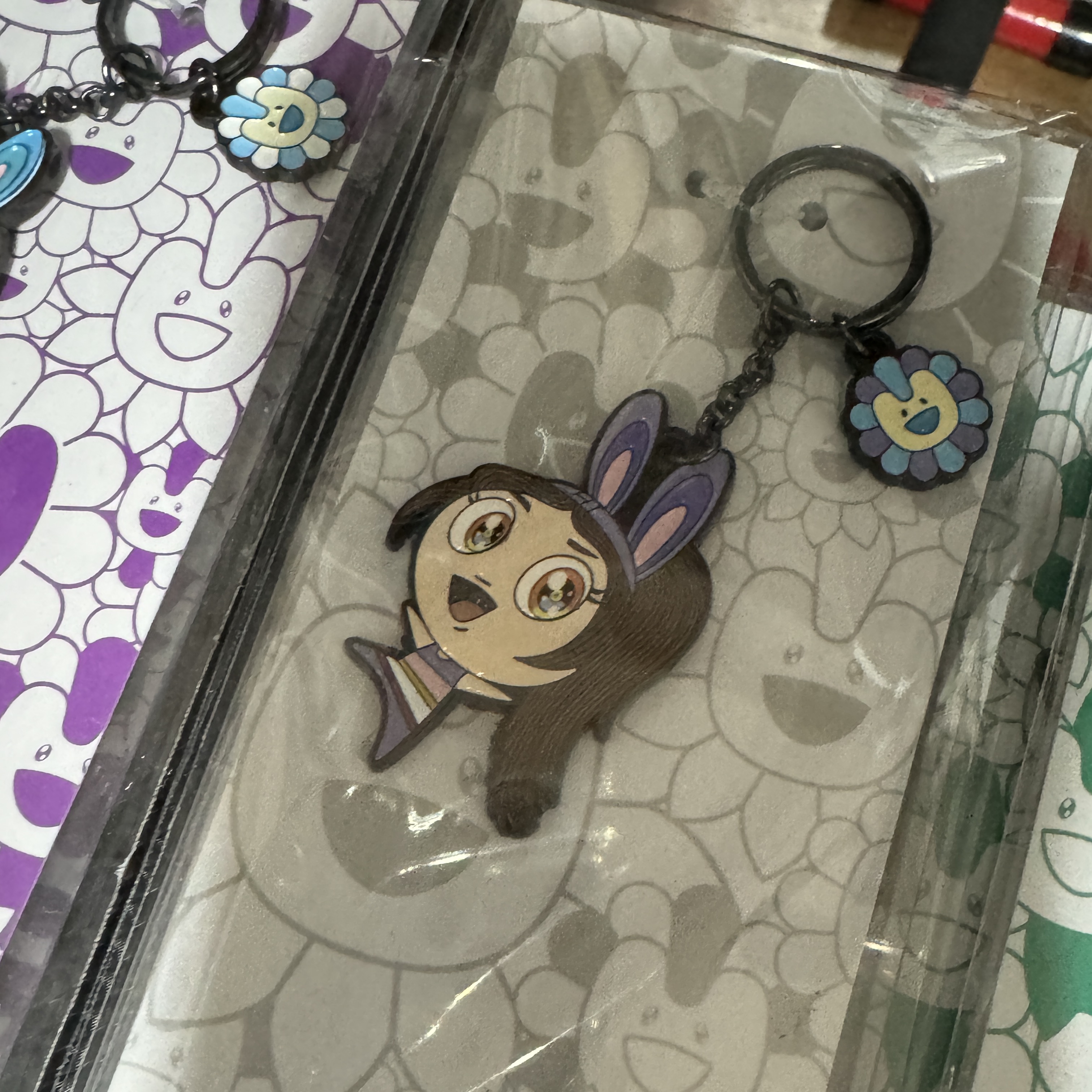 NewJeans x Murakami Metal Keyring Hyein 착용 스타일