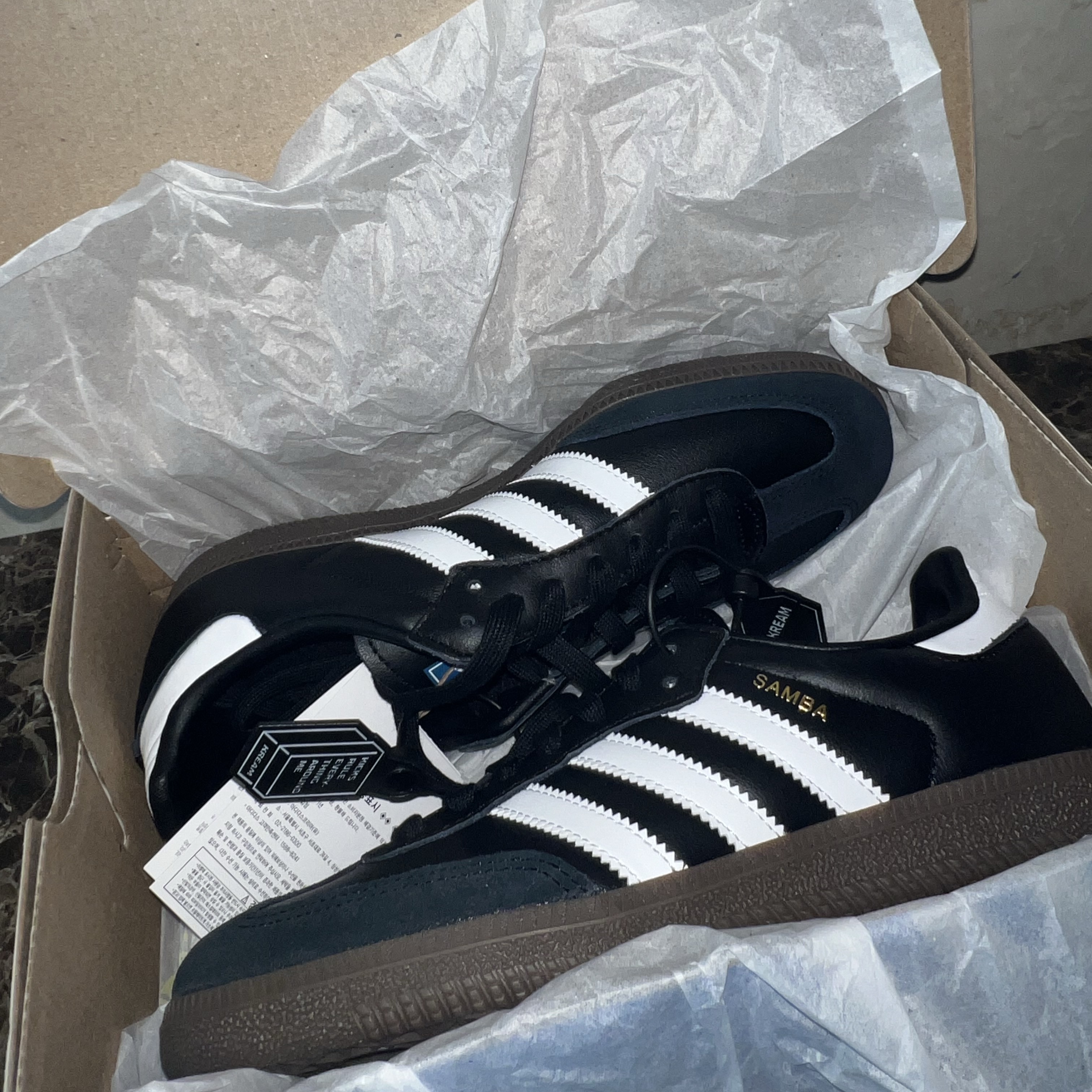 Adidas Samba OG Black White Gum 착용 스타일