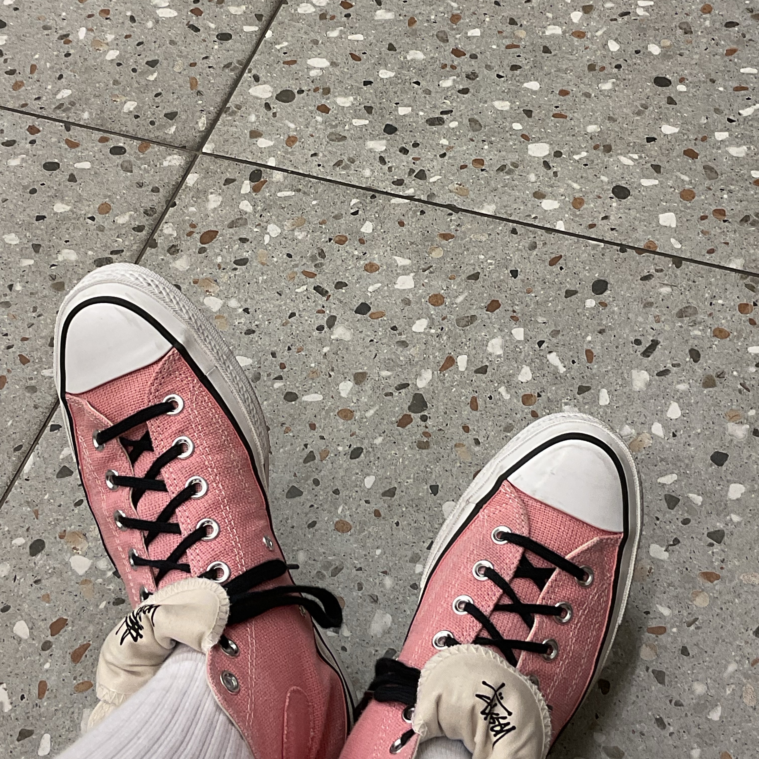 Converse x Stussy Chuck 70 High Plumeria 착용 스타일 - 2