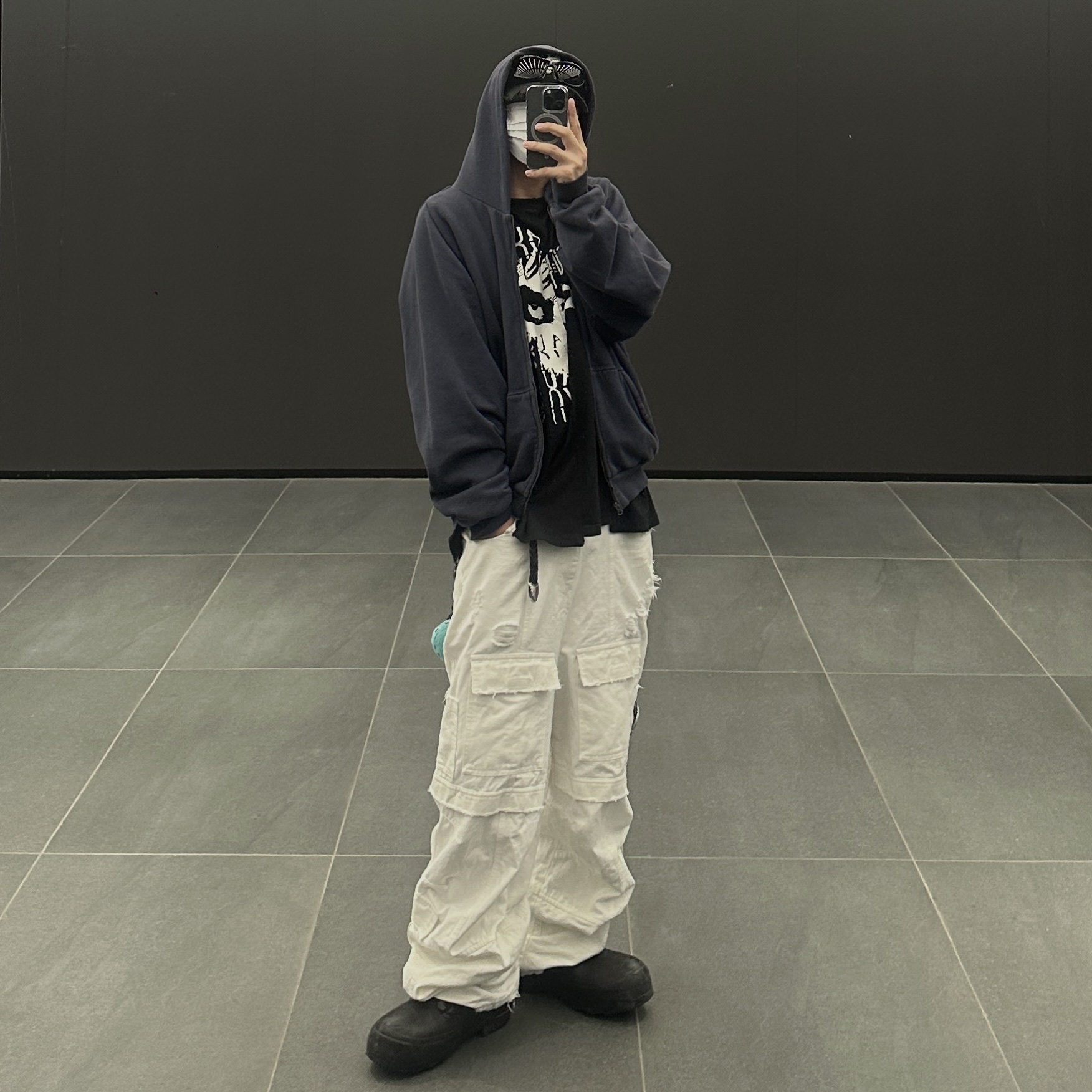 Yeezy YZY Zip-Up Hoodie Navy 착용 스타일