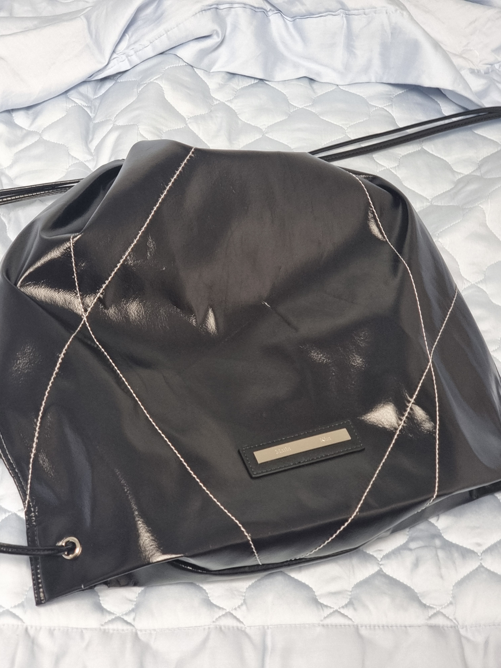 Matin Kim String Coating Backpack Black 착용 스타일 - 1