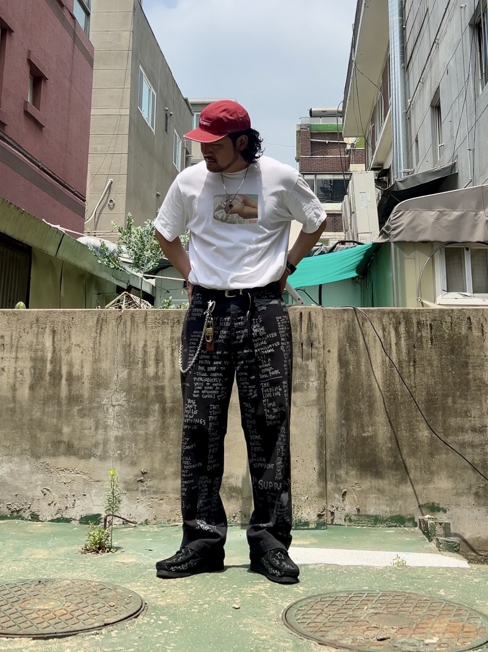 Supreme Gonz Poems Chino Pants Black - 23SS, Supreme Maude T-Shirt White - 22FW 착용 스타일