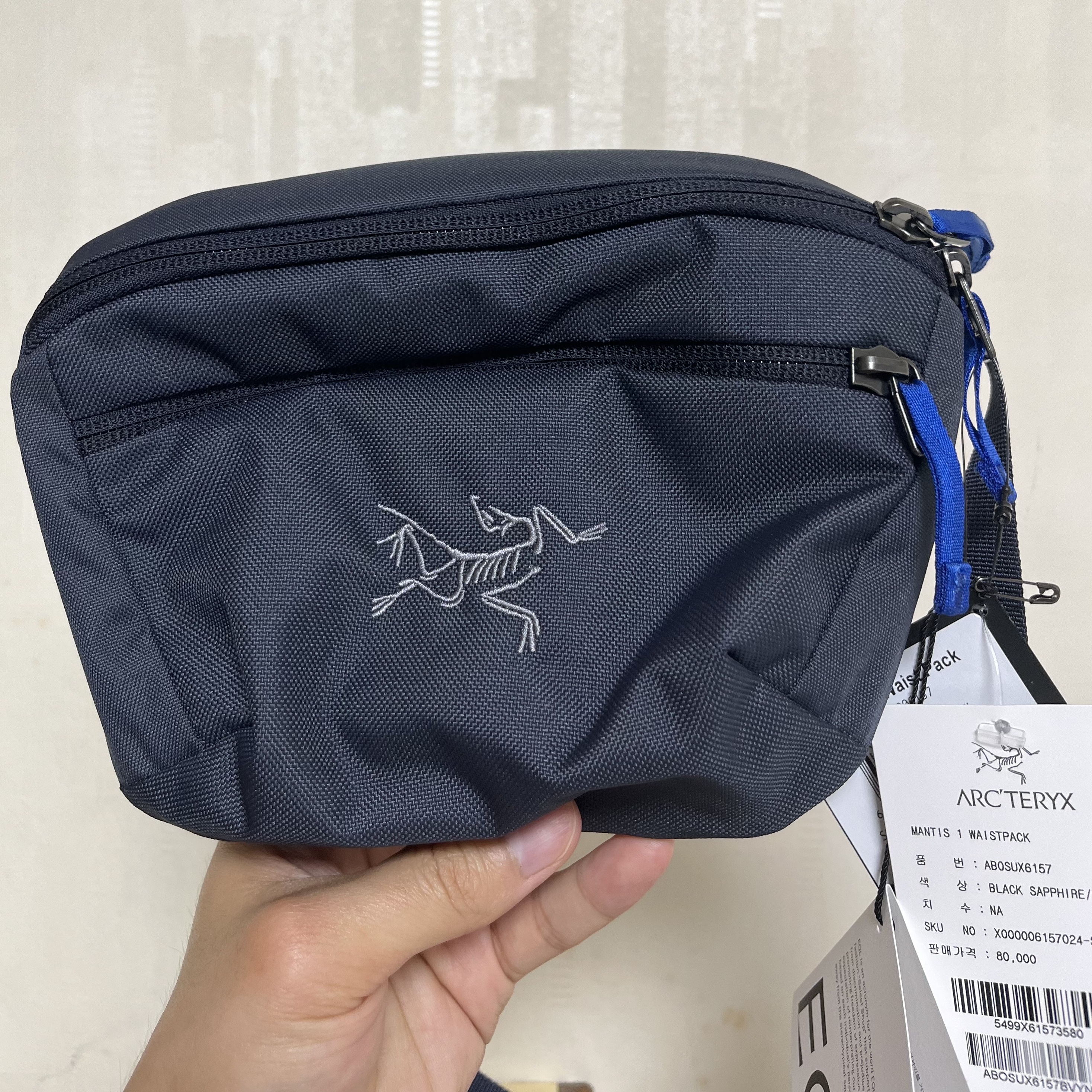 Arc'teryx Mantis 1 Waistpack Black Sapphire Vitality 착용 스타일