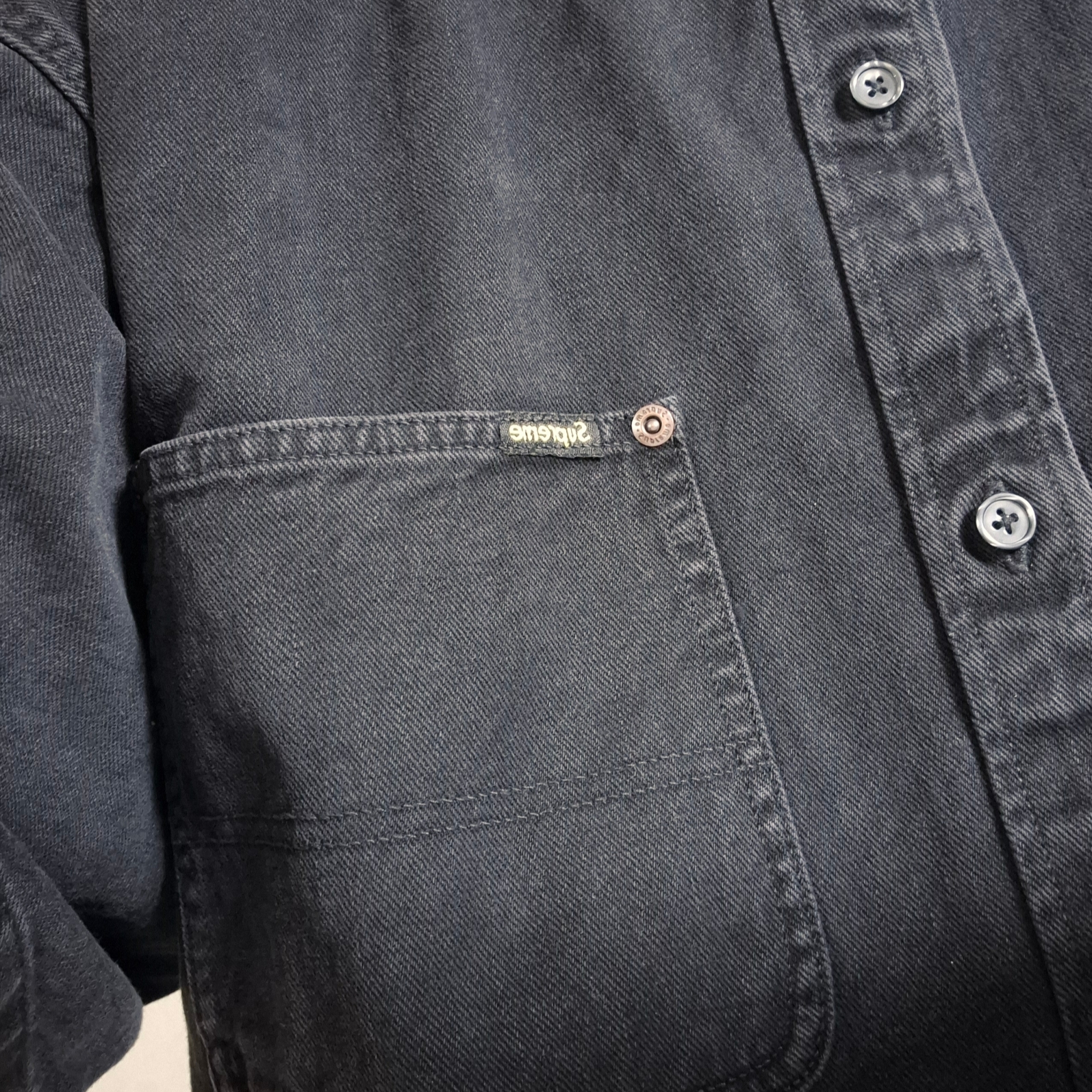 Supreme Loose Fit S/S Denim Painter Shirt Black - 24SS 착용 스타일 - 2