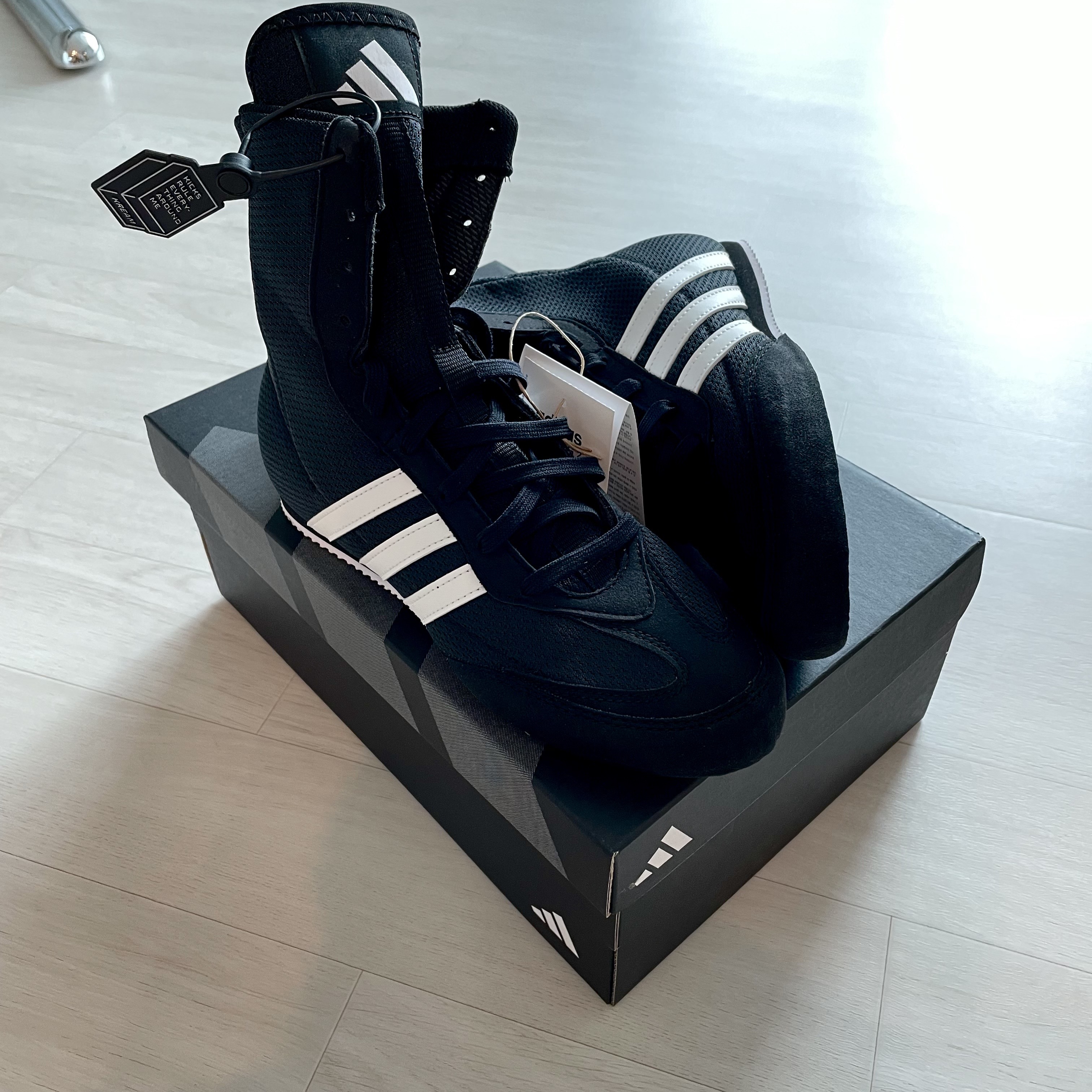 Adidas Box Hog 2.0 Boots Core Black Cloud White 착용 스타일
