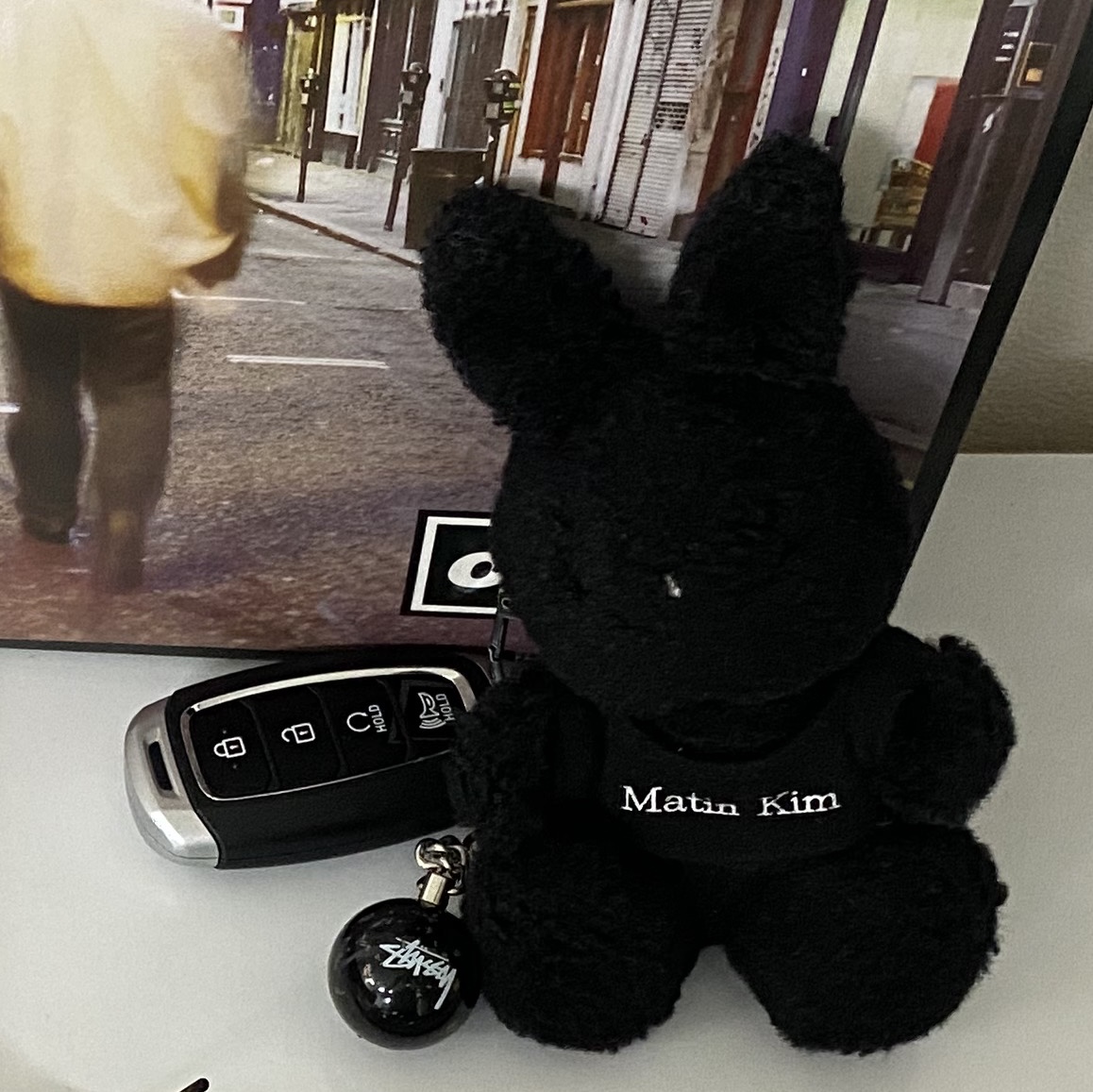 Stussy Small Stock Crew Socks White (3 Pack), Stussy 8 Ball Keychain Black 착용 스타일 - 4