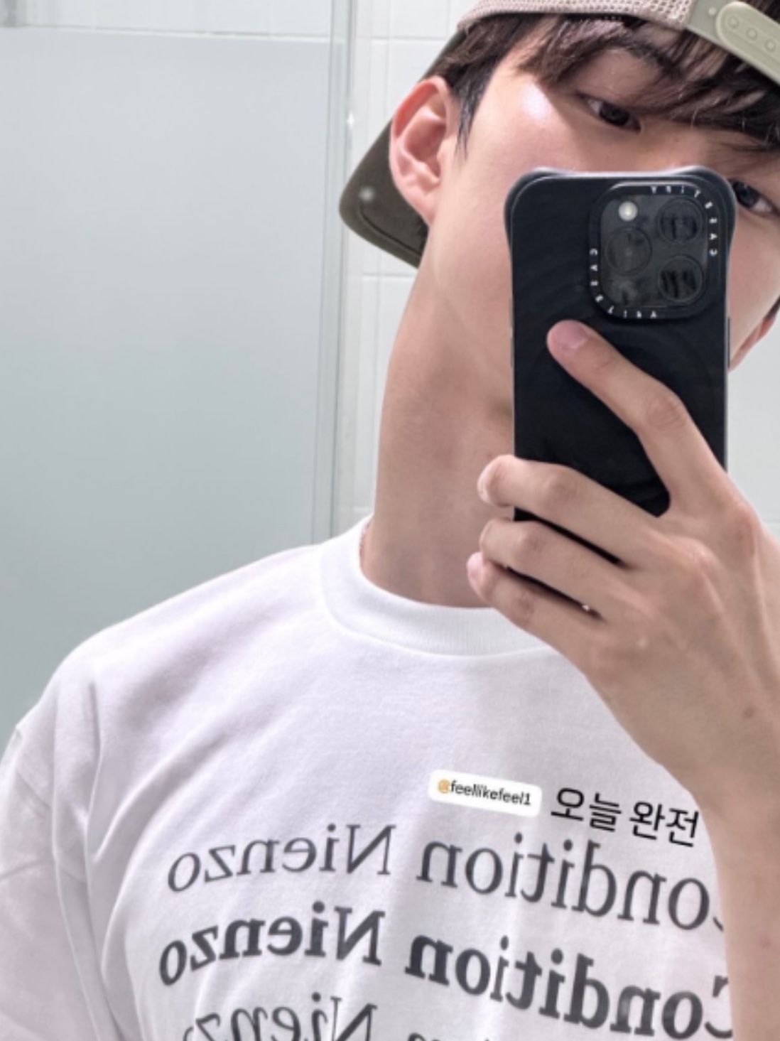 Feel Like Feel Condition Nienzo T-Shirt White, Feel Like Feel Condition Nienzo T-Shirt Black 착용 스타일 - 3