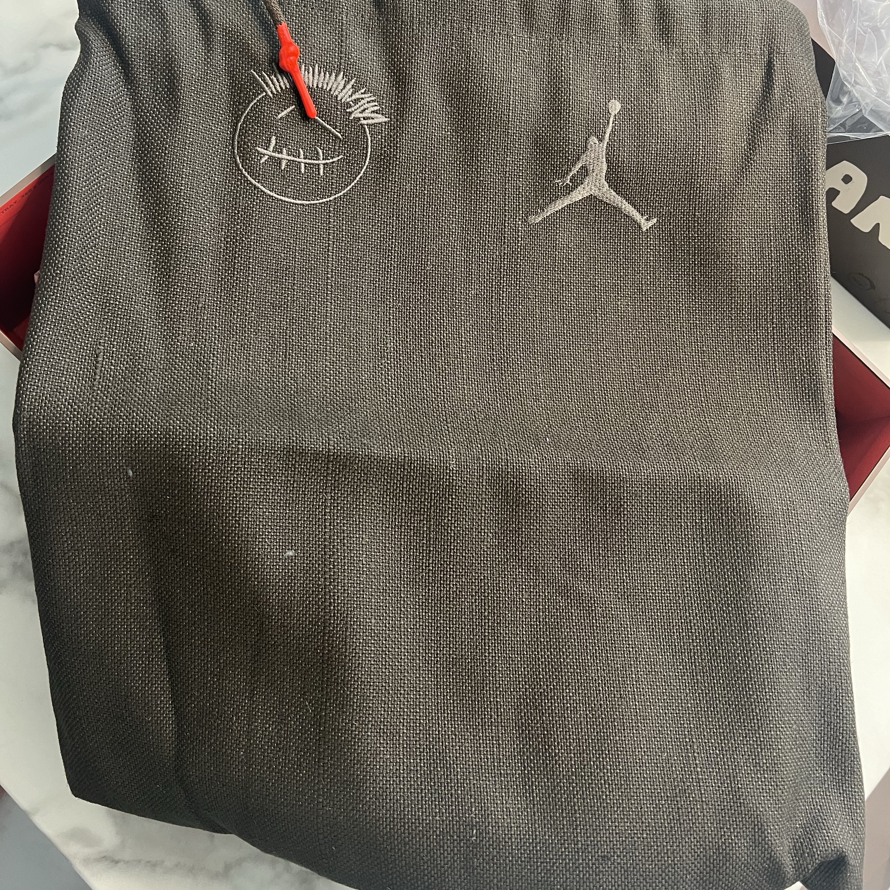 Jordan x Travis Scott Jumpman Jack TR Sail and Dark Mocha 착용 스타일 - 4