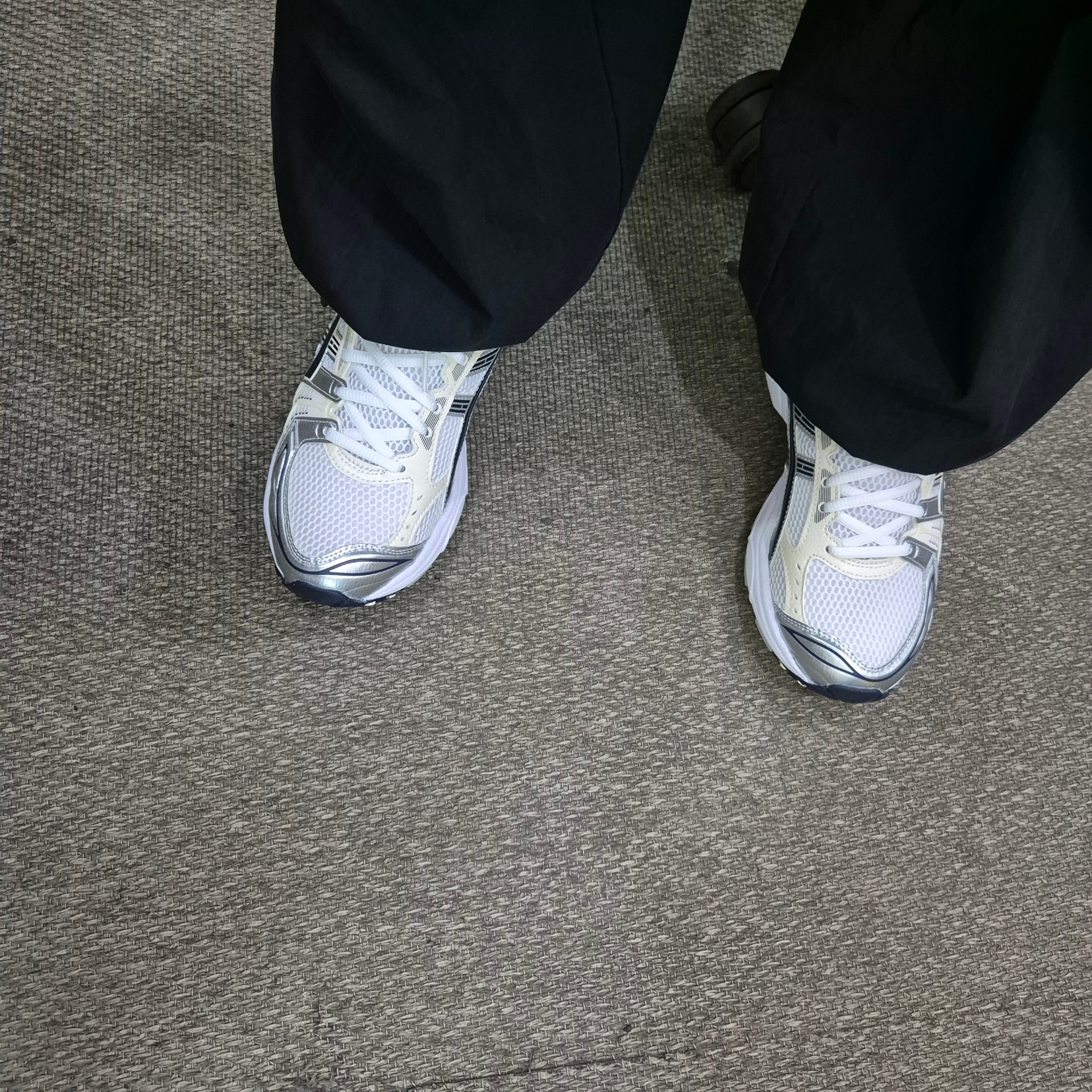(W) Asics Gel-Kayano 14 White Midnight 착용 스타일