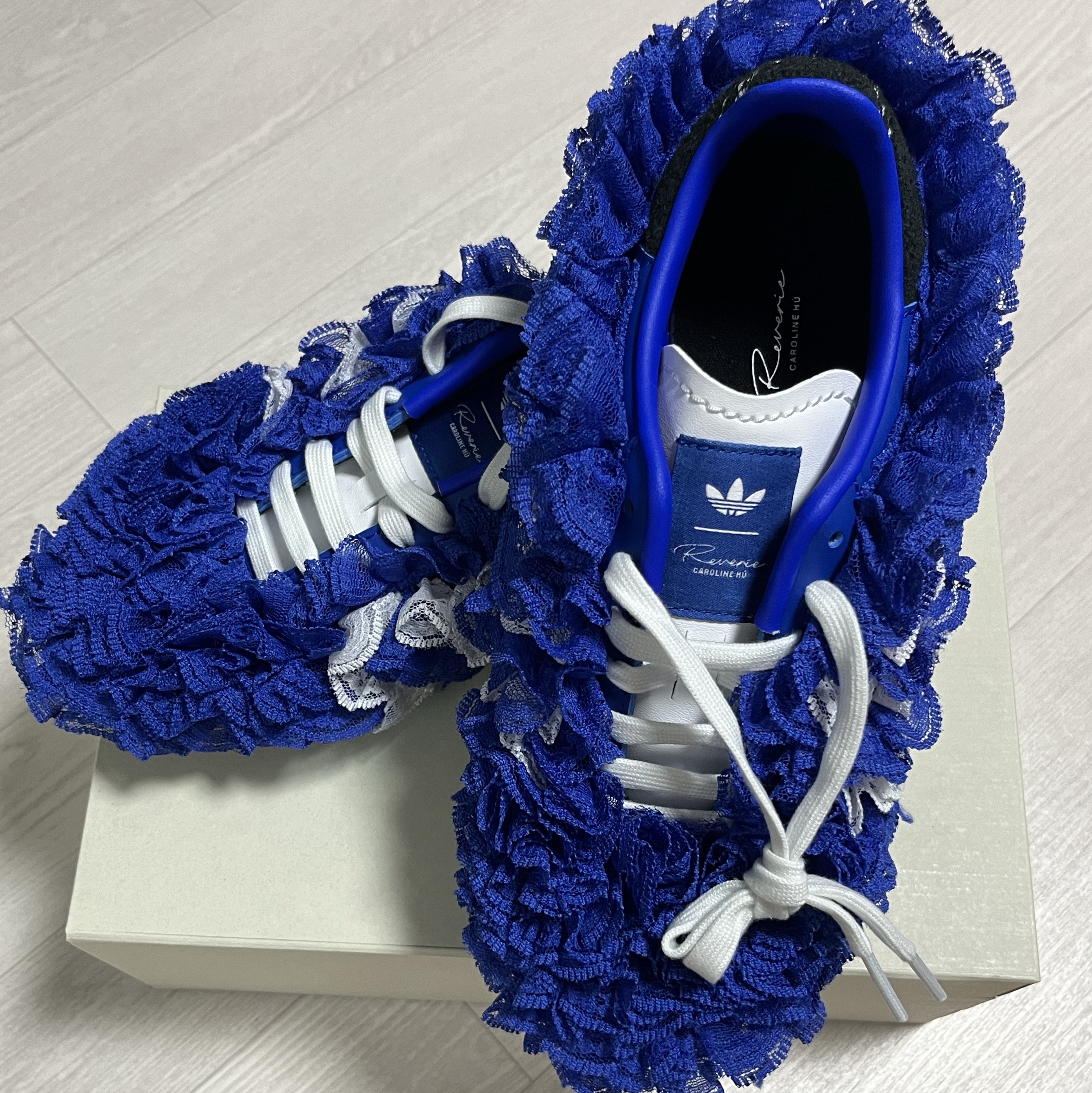 (W) Adidas x Caroline Hu Samba Lace Blue 착용 스타일