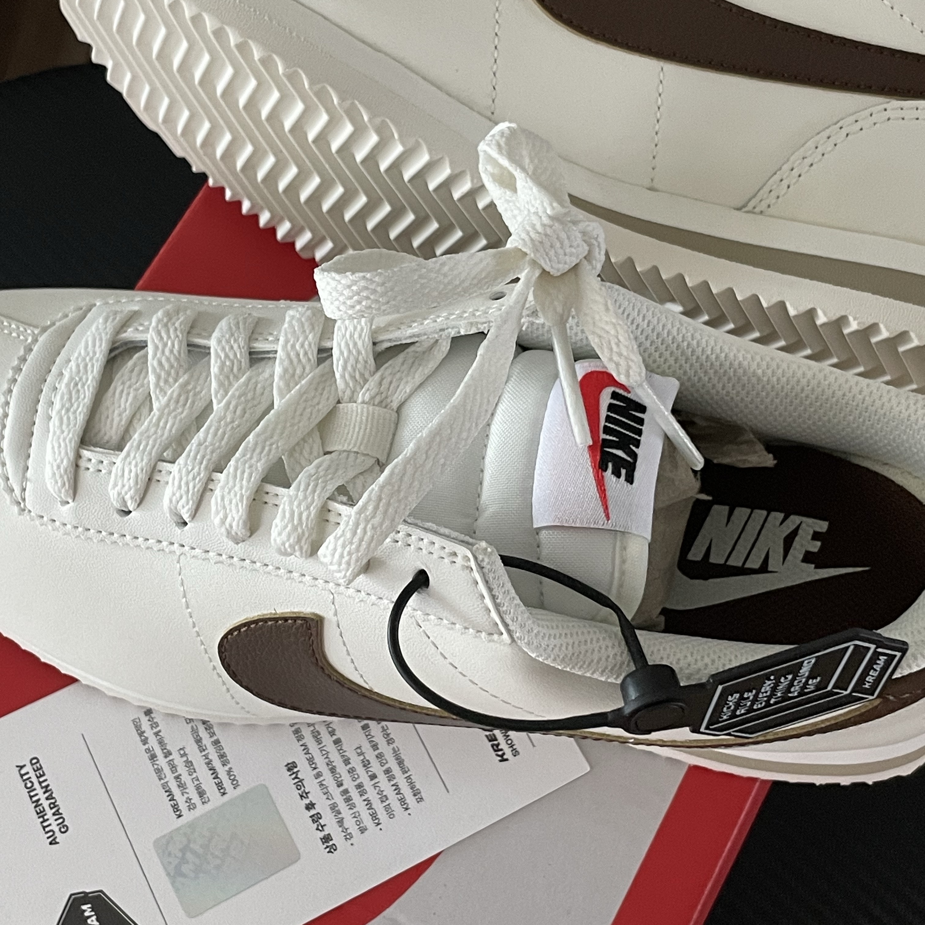 (W) Nike Cortez Sail Cacao Wow 착용 스타일