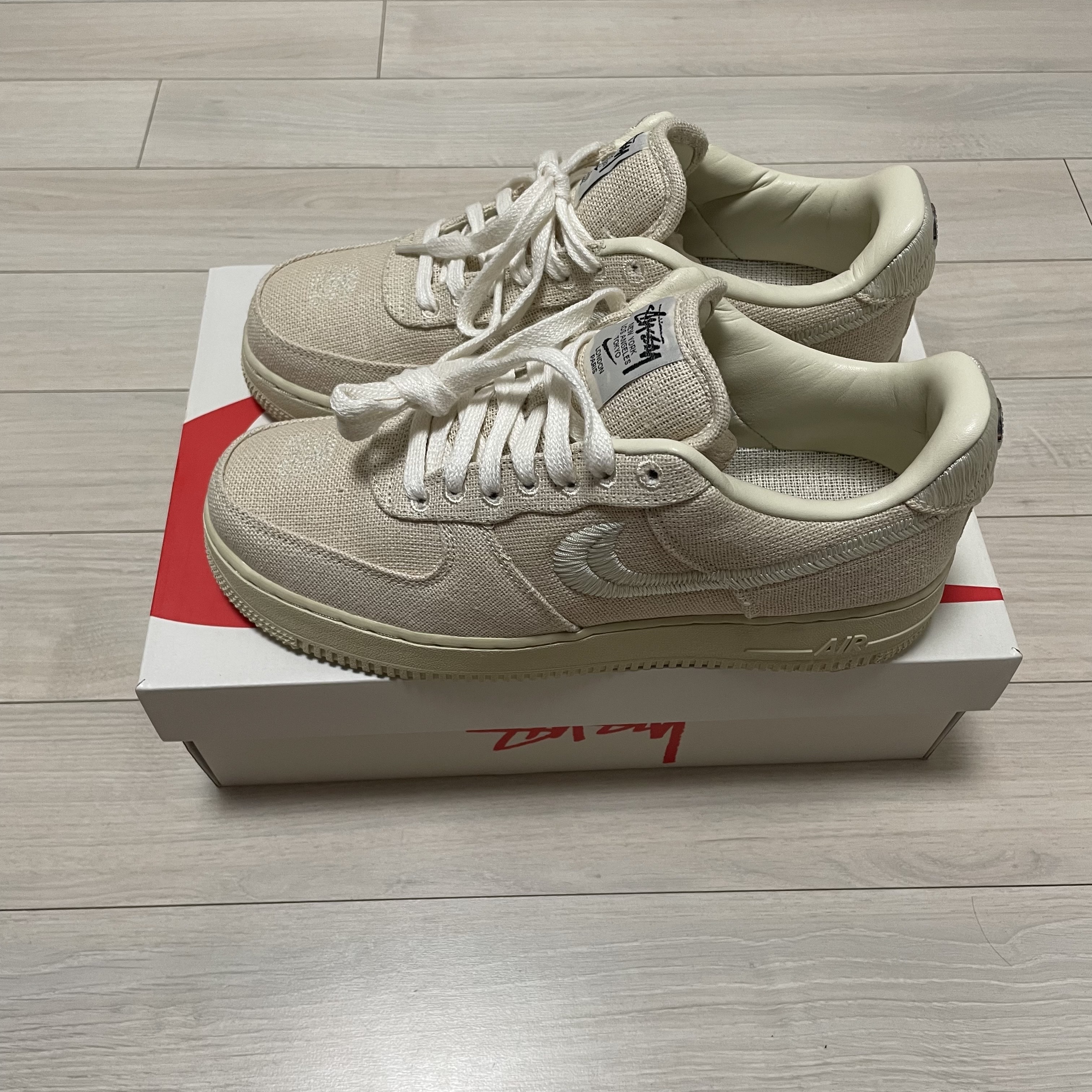 Nike x Stussy Air Force 1 Low Fossil 착용 스타일