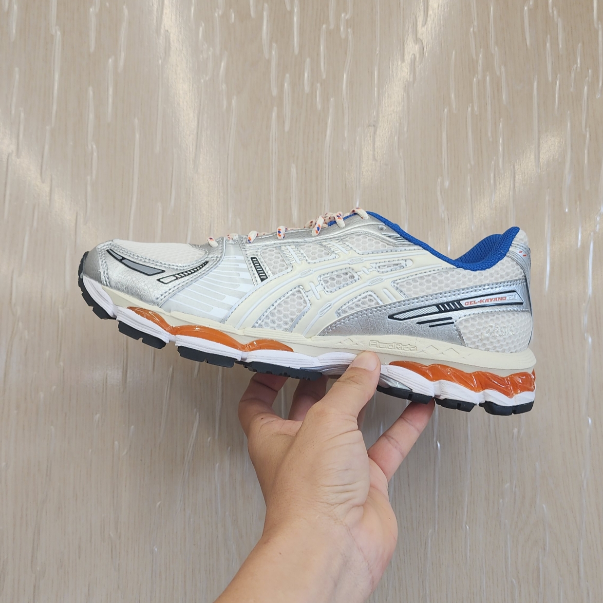 Asics x Ronnie Fieg Gel-Kayano 12.1 Cream 착용 스타일