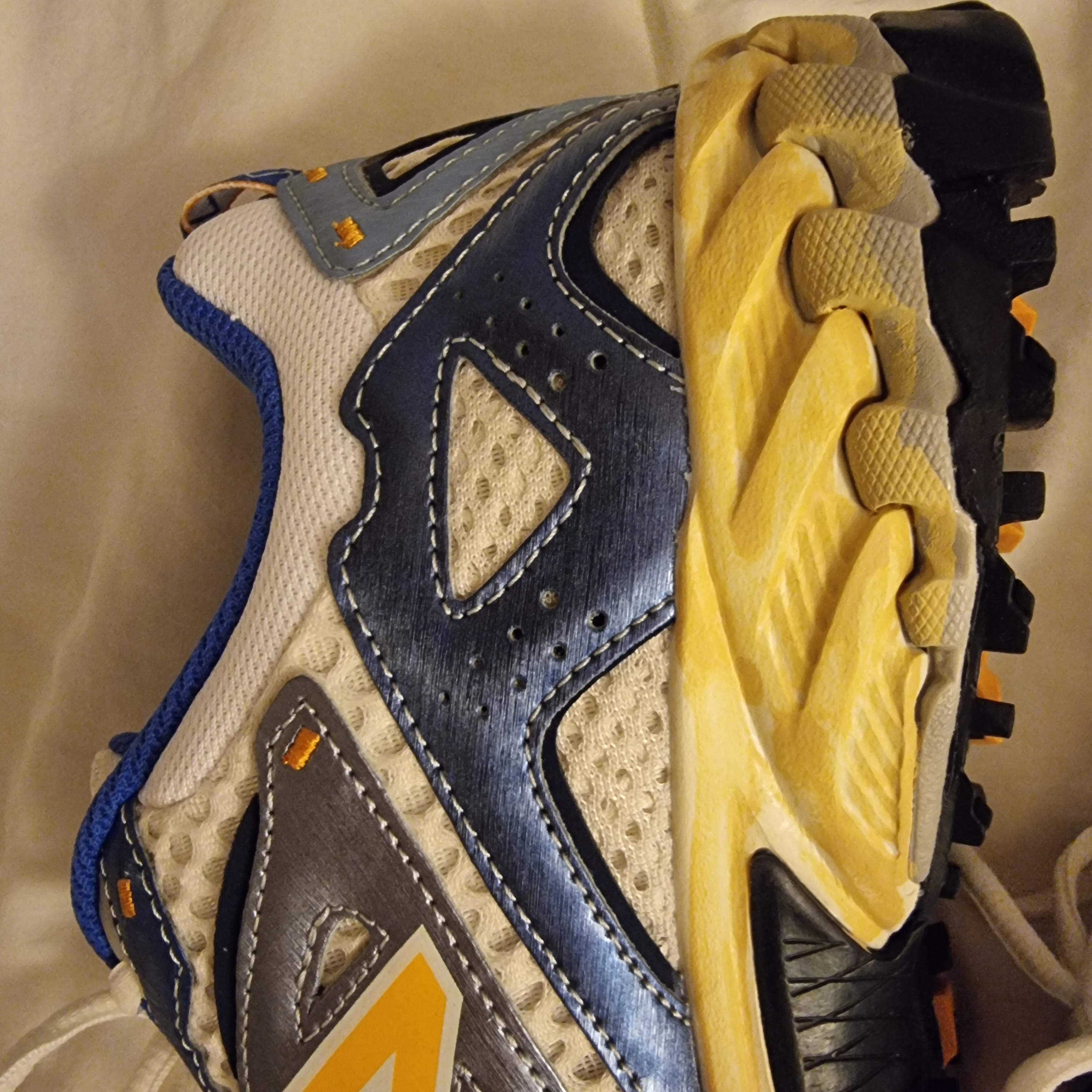 New Balance x Yeseyesee ML610 Atlantic Blue Varsity Gold 착용 스타일 - 4