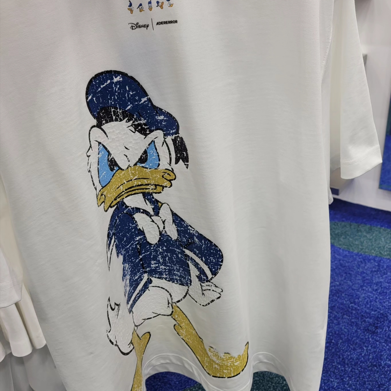 Ader Error Curve; Sabot 02 Yellow, Ader Error x Disney Donald Duck T-Shirt 01 Off White 착용 스타일 - 2