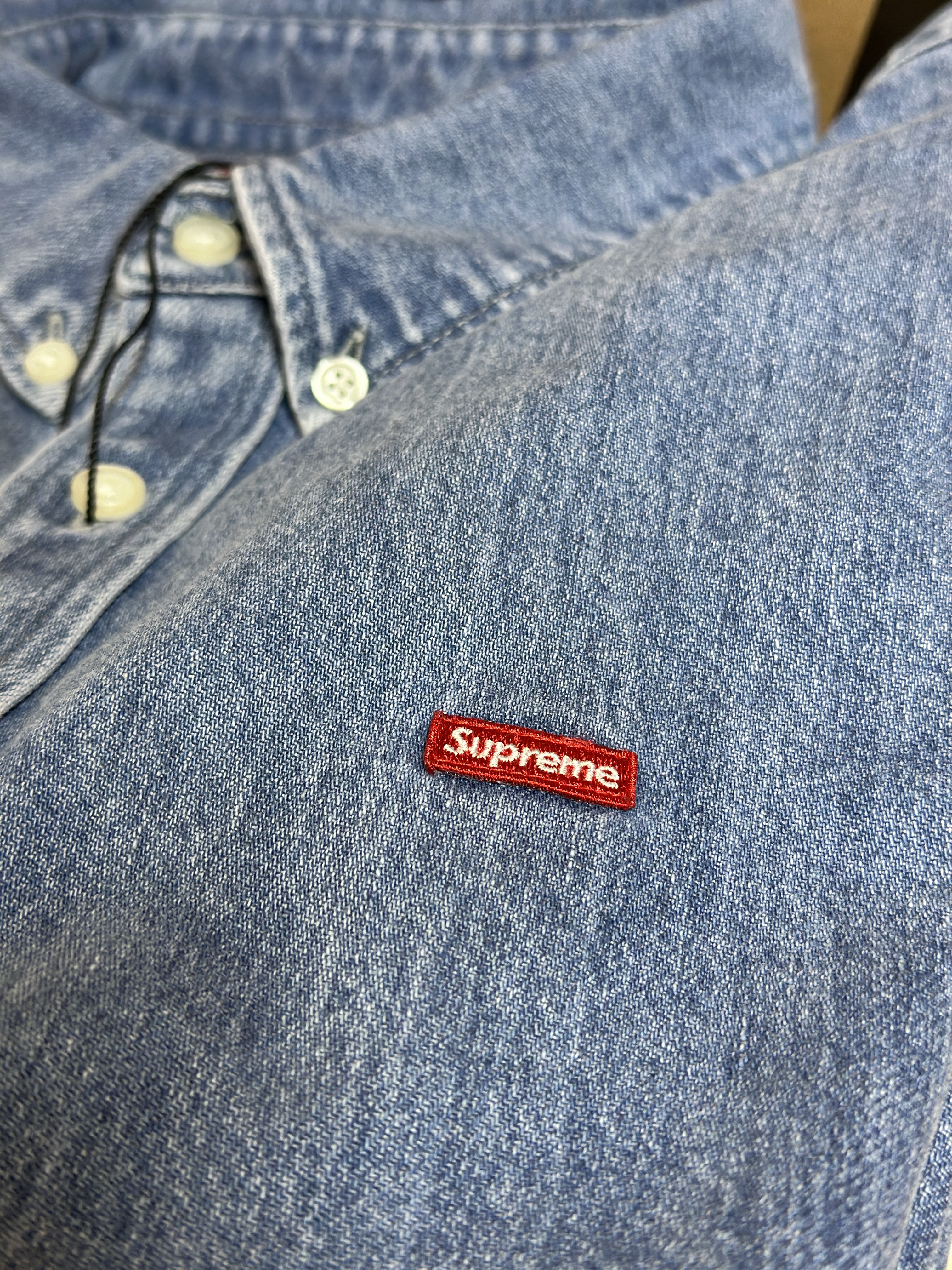 Supreme Small Box Shirt Denim - 23FW 착용 스타일