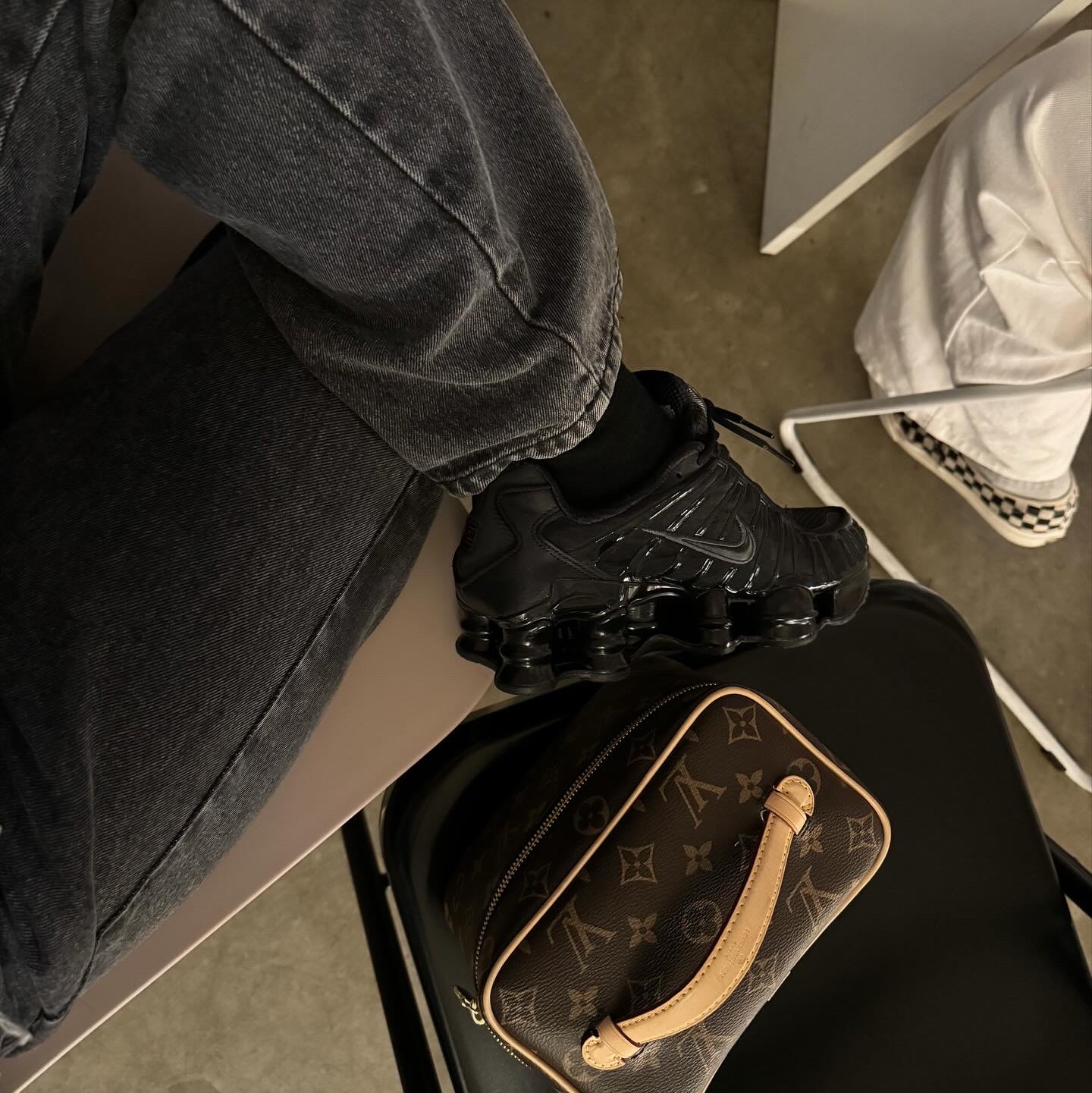 (W) Nike Shox TL Black and Max Orange 착용 스타일