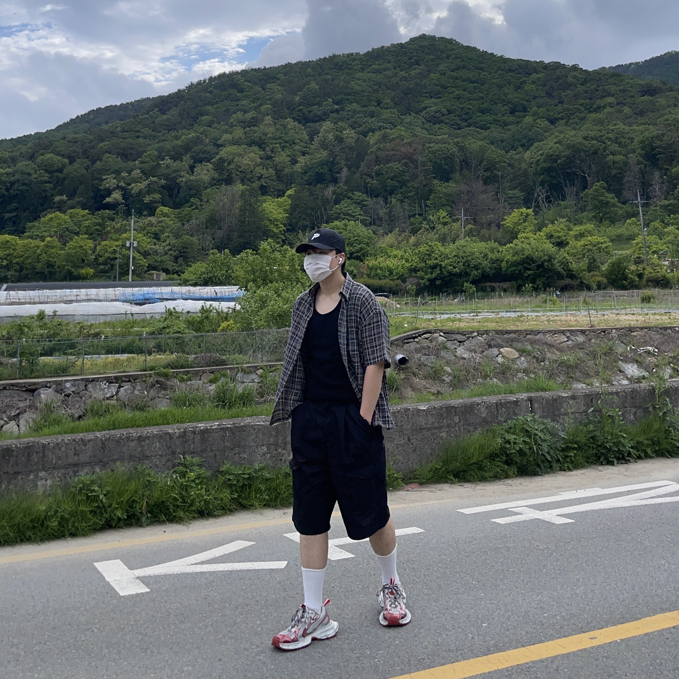 Balenciaga 3XL Sneakers White Red 착용 스타일 - 2