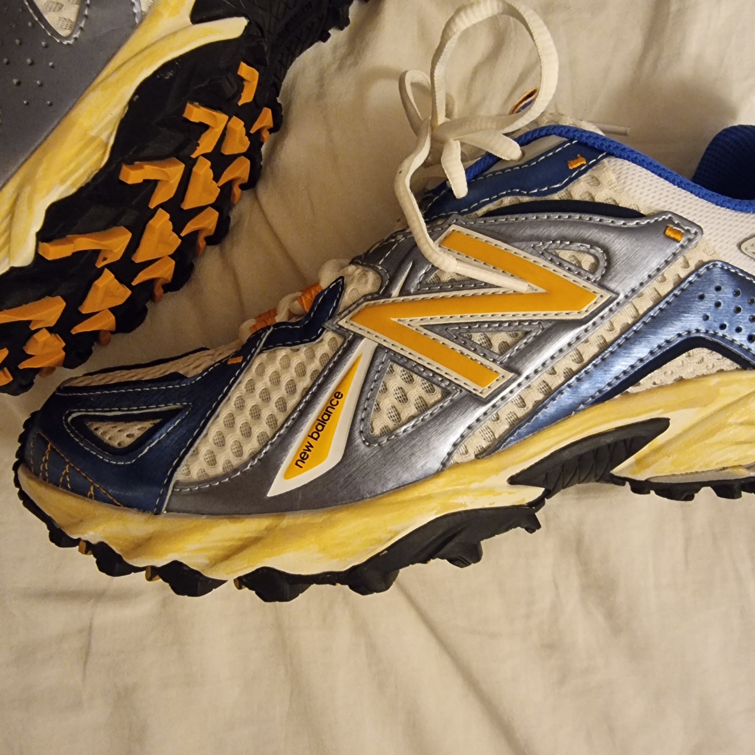 New Balance x Yeseyesee ML610 Atlantic Blue Varsity Gold 착용 스타일 - 3
