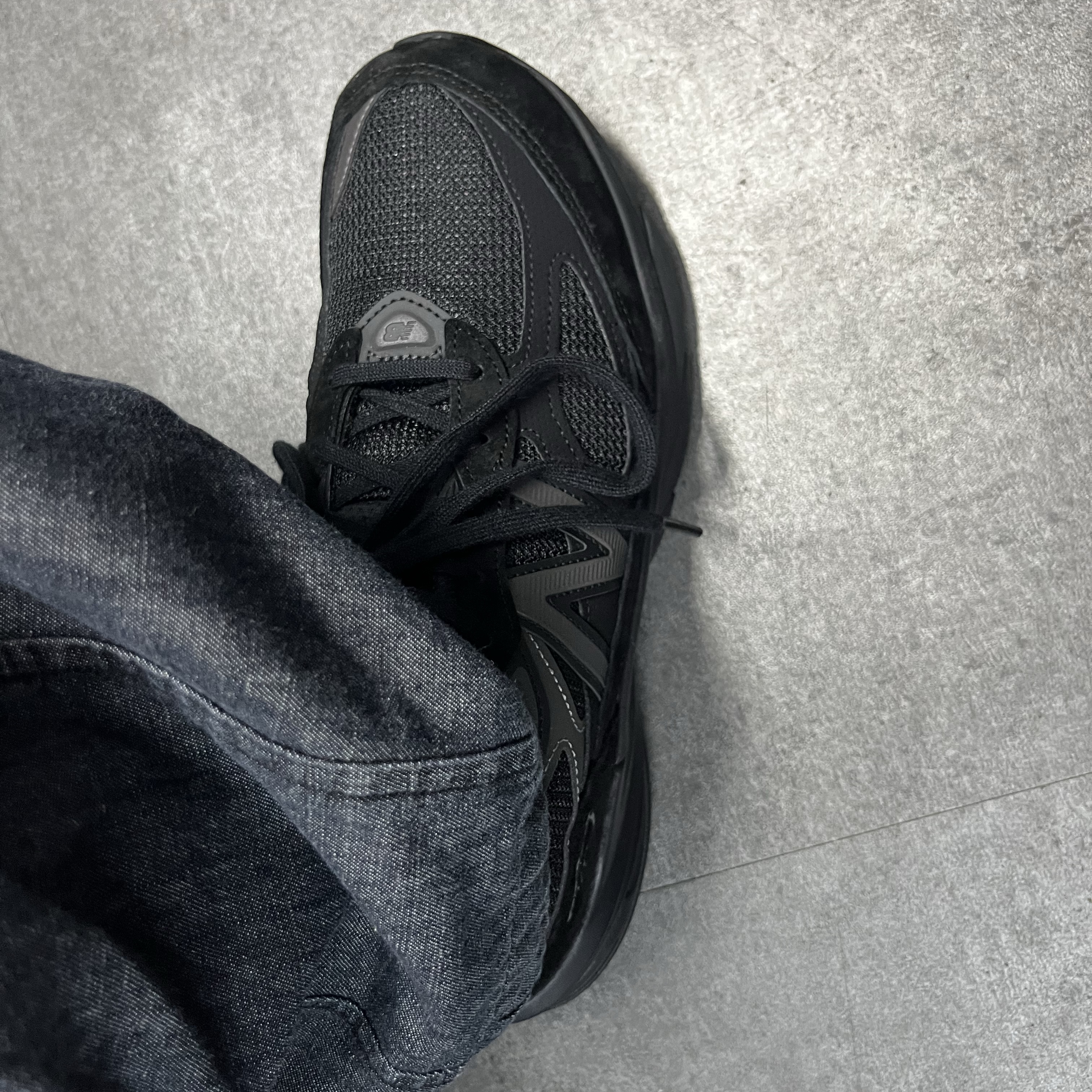 New Balance 990v6 Made in USA Triple Black - D Standard 착용 스타일